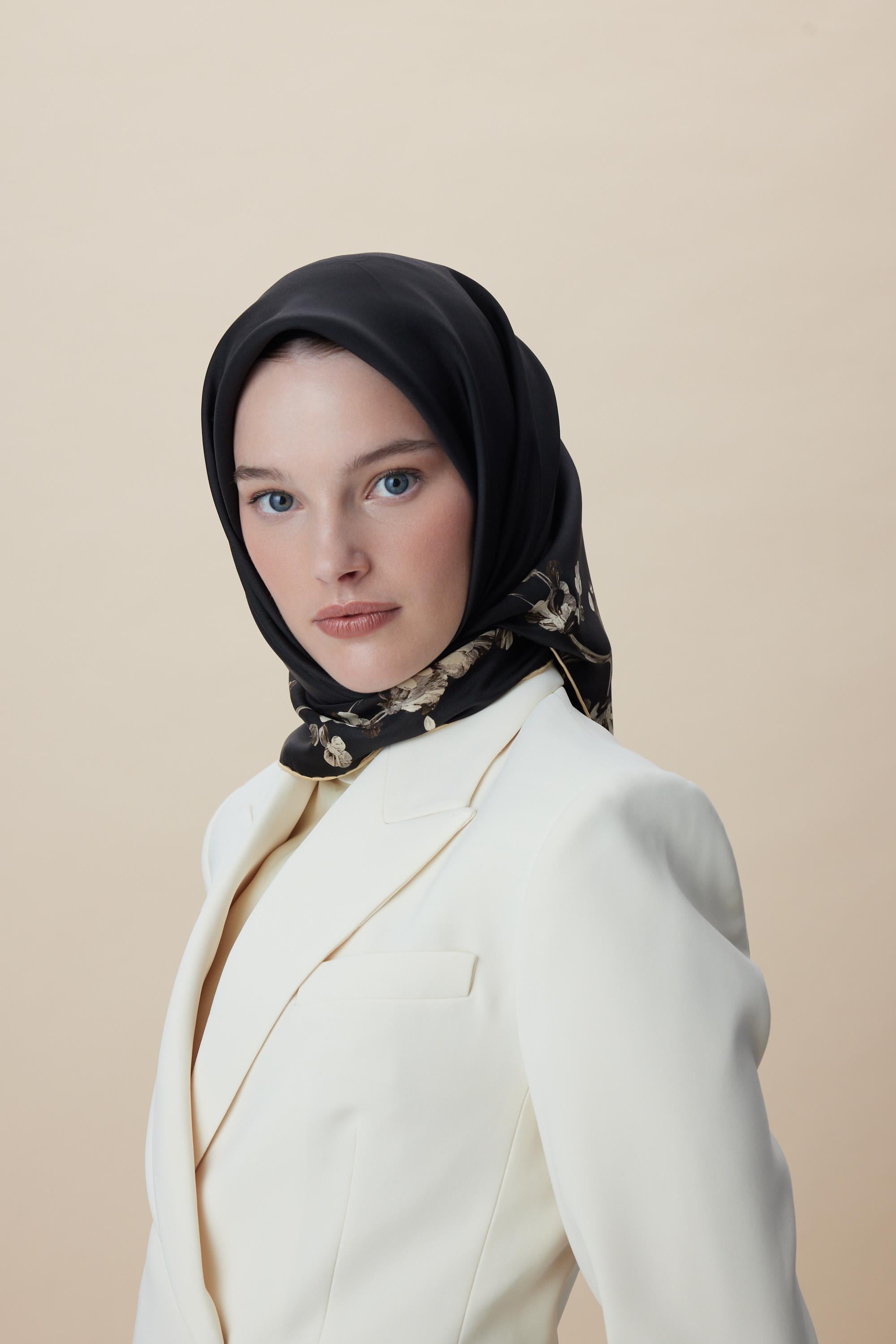 NEVA ÇİFT TARAFLI TİVİL İPEK EŞARP 90*90 CM - SİYAH