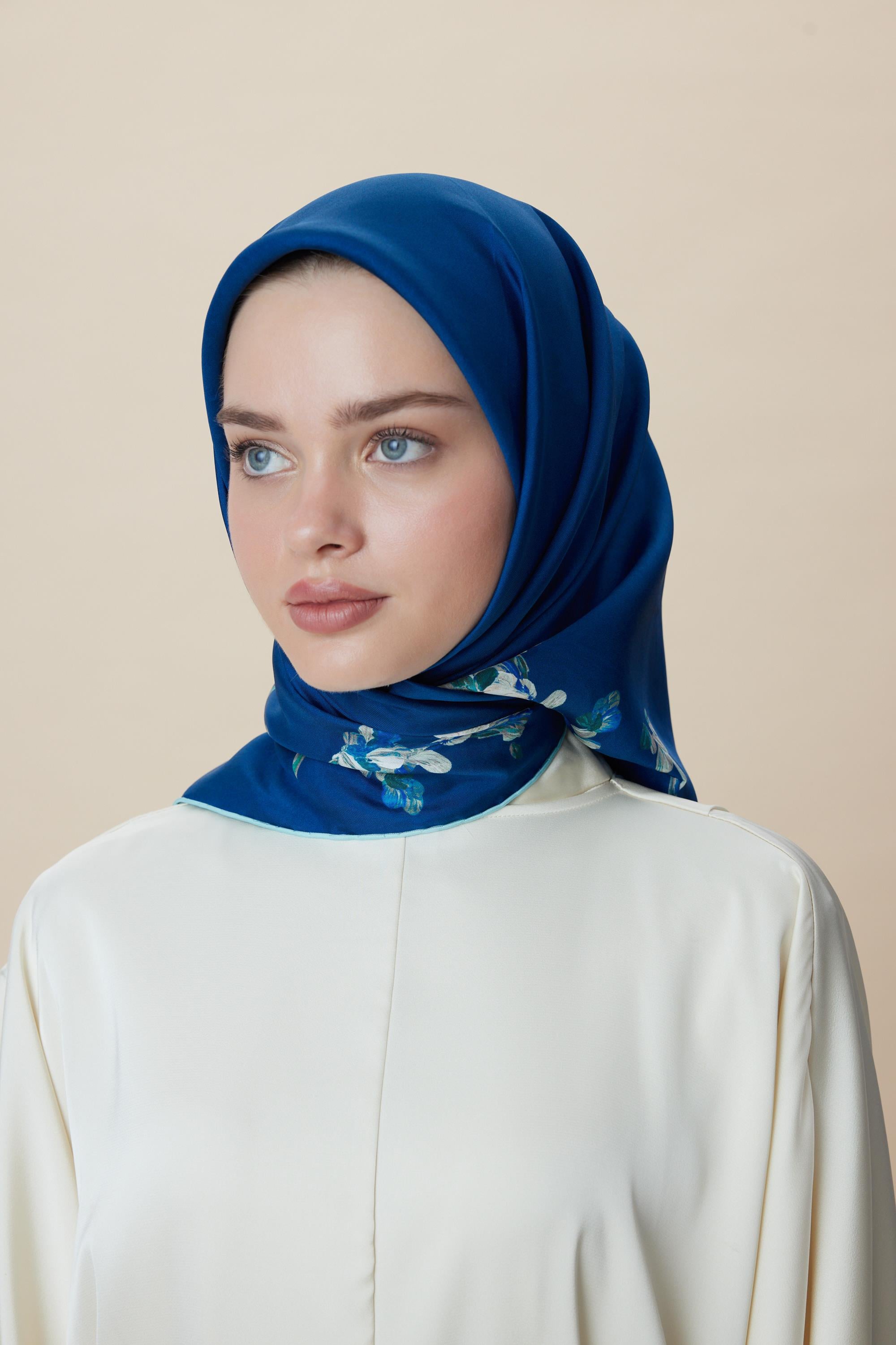 NEVA ÇİFT TARAFLI TİVİL İPEK EŞARP 90*90 CM - LACİVERT MAVİ