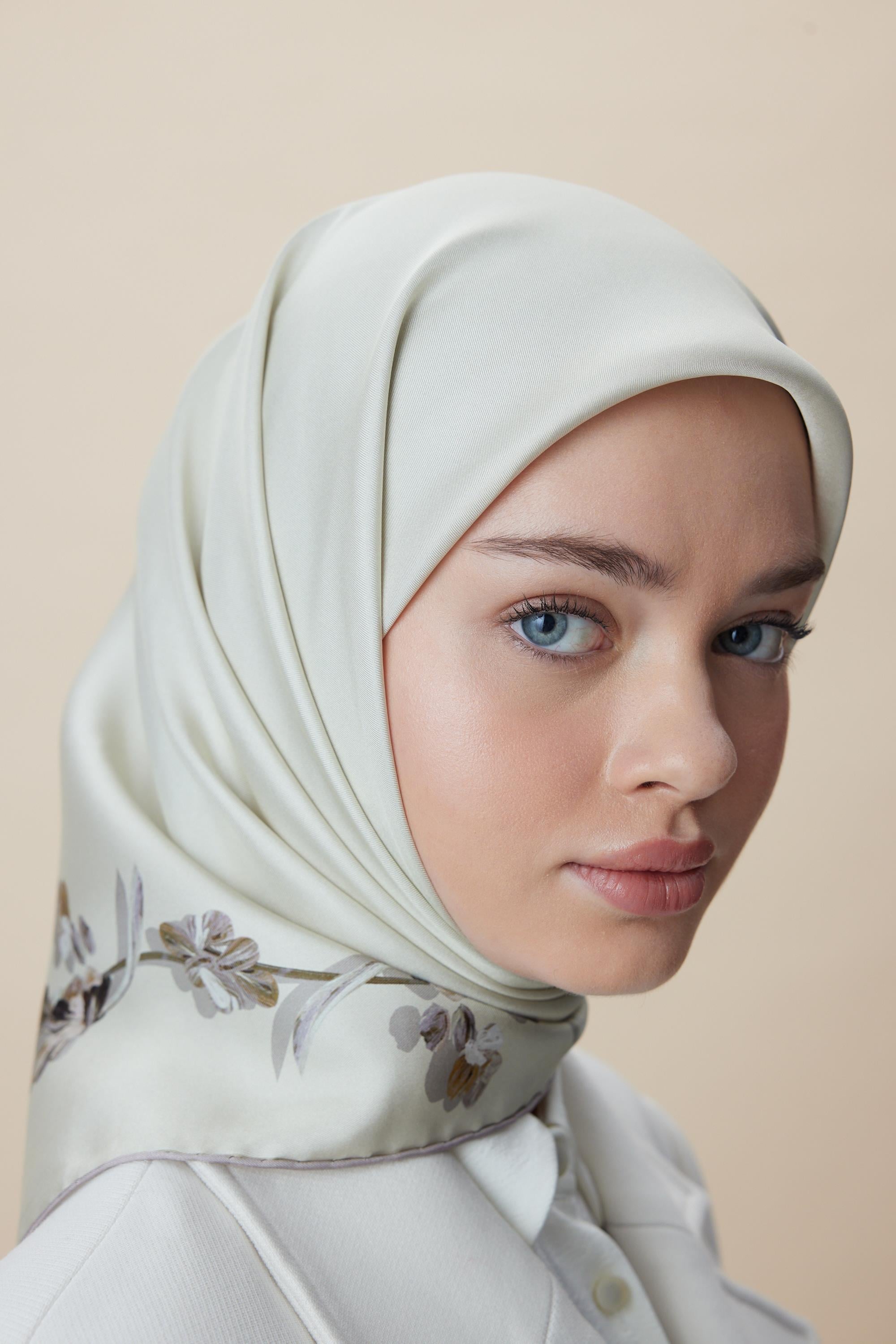 NEVA ÇİFT TARAFLI TİVİL İPEK EŞARP 90*90 CM - KREM
