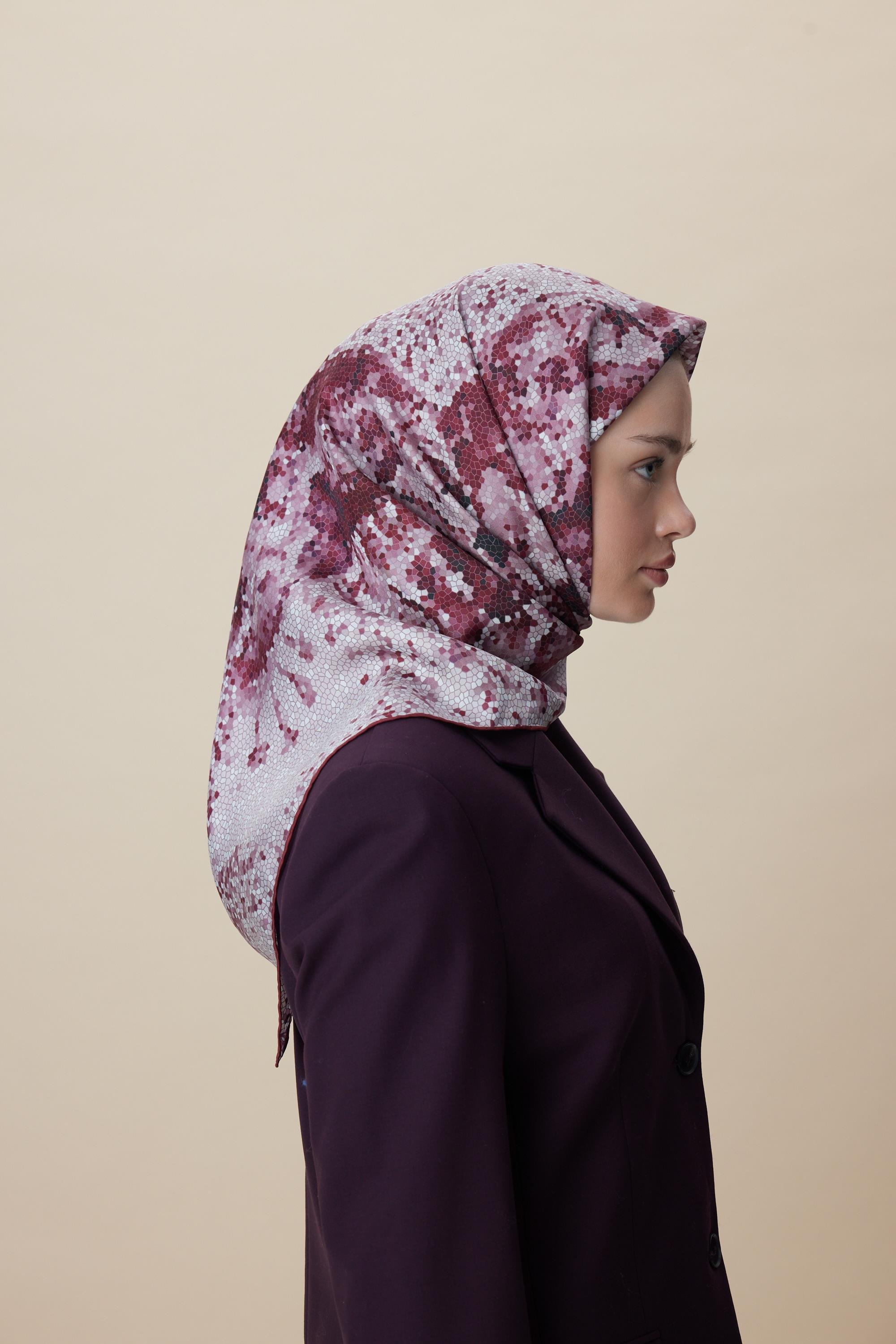 SU MASALI ÇİFT TARAFLI TİVİL İPEK EŞARP 90*90 CM - GÜL KURUSU