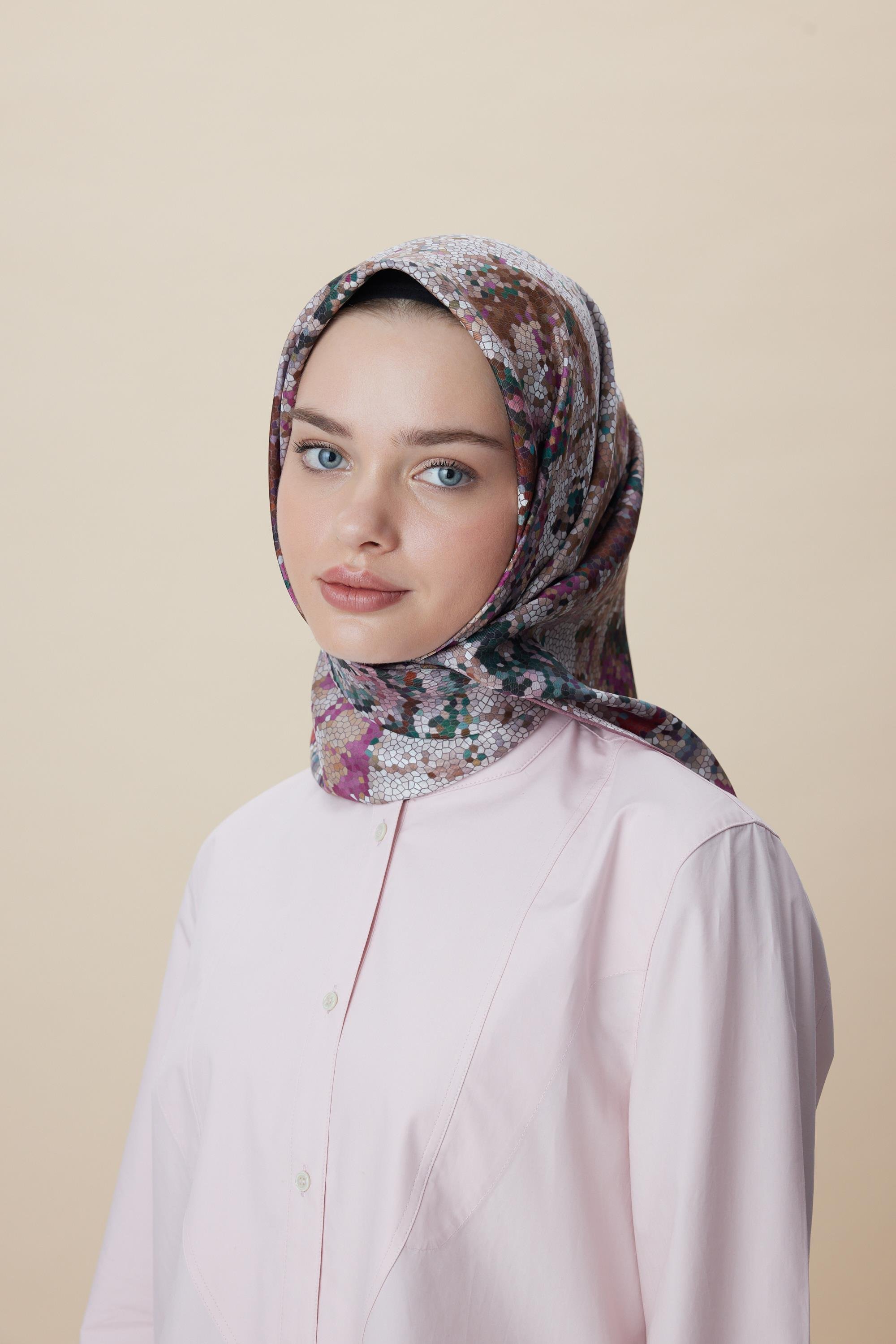 SU MASALI ÇİFT TARAFLI TİVİL İPEK EŞARP 90*90 CM - PUDRA PEMBE