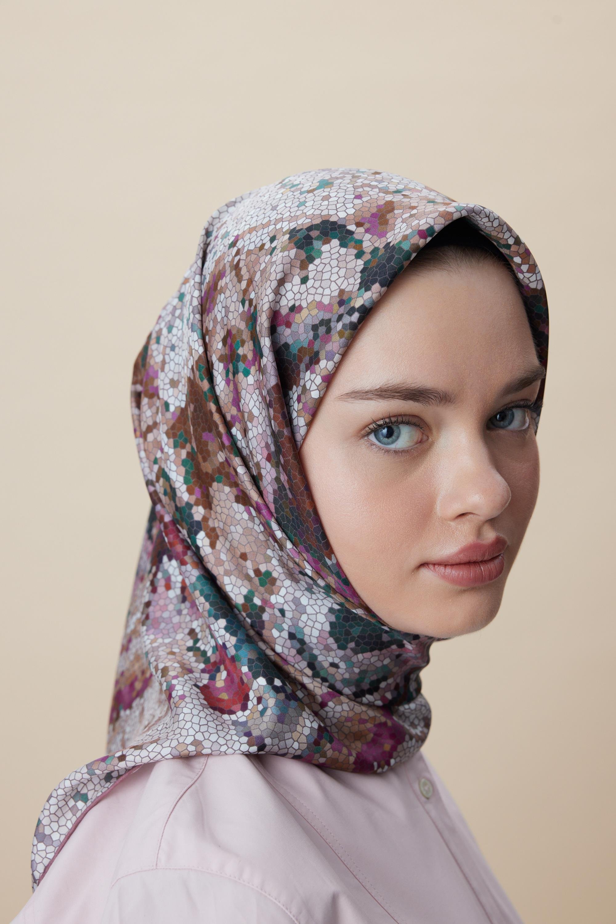 SU MASALI ÇİFT TARAFLI TİVİL İPEK EŞARP 90*90 CM - PUDRA PEMBE