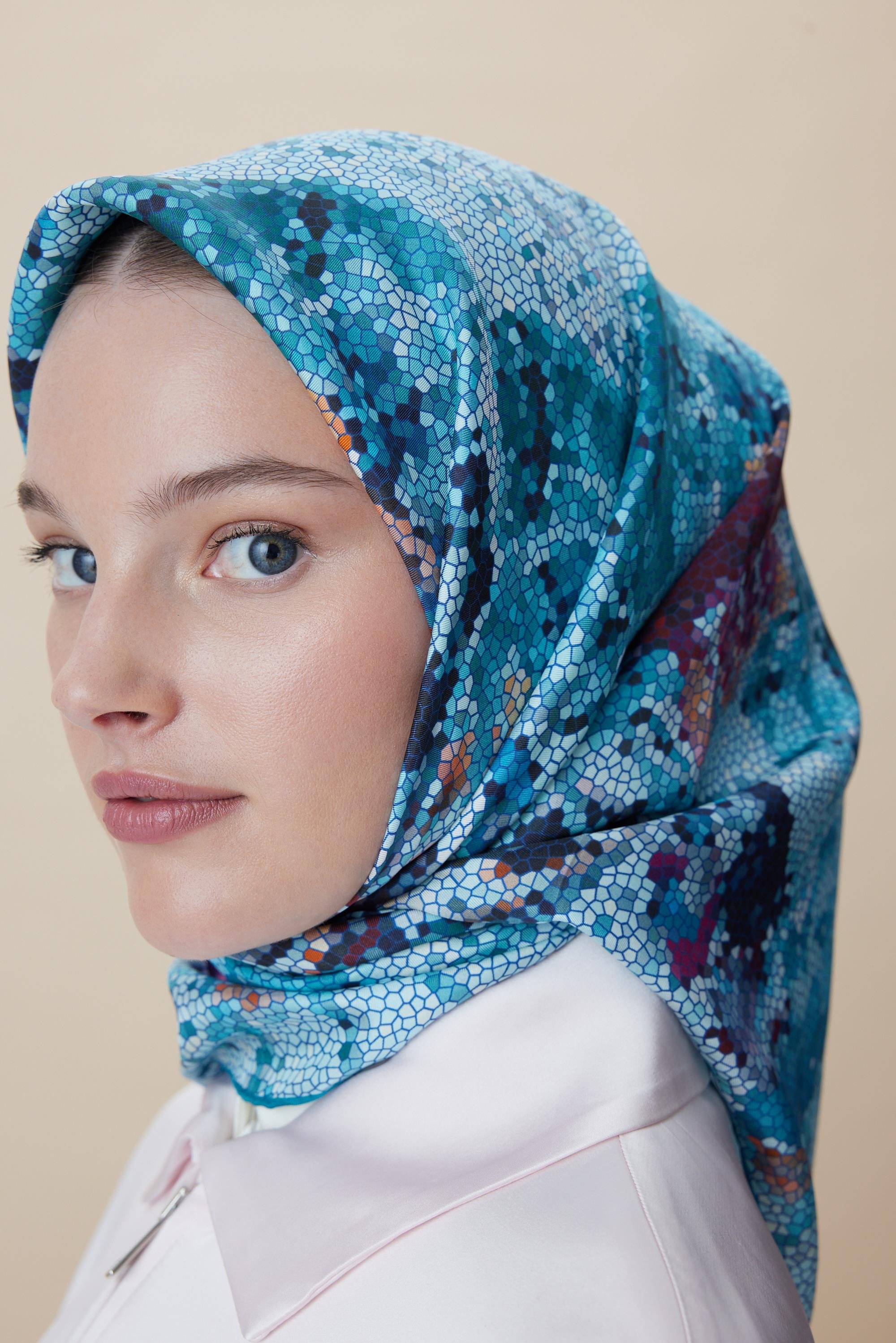 SU MASALI ÇİFT TARAFLI TİVİL İPEK EŞARP 90*90 CM - MAVİ