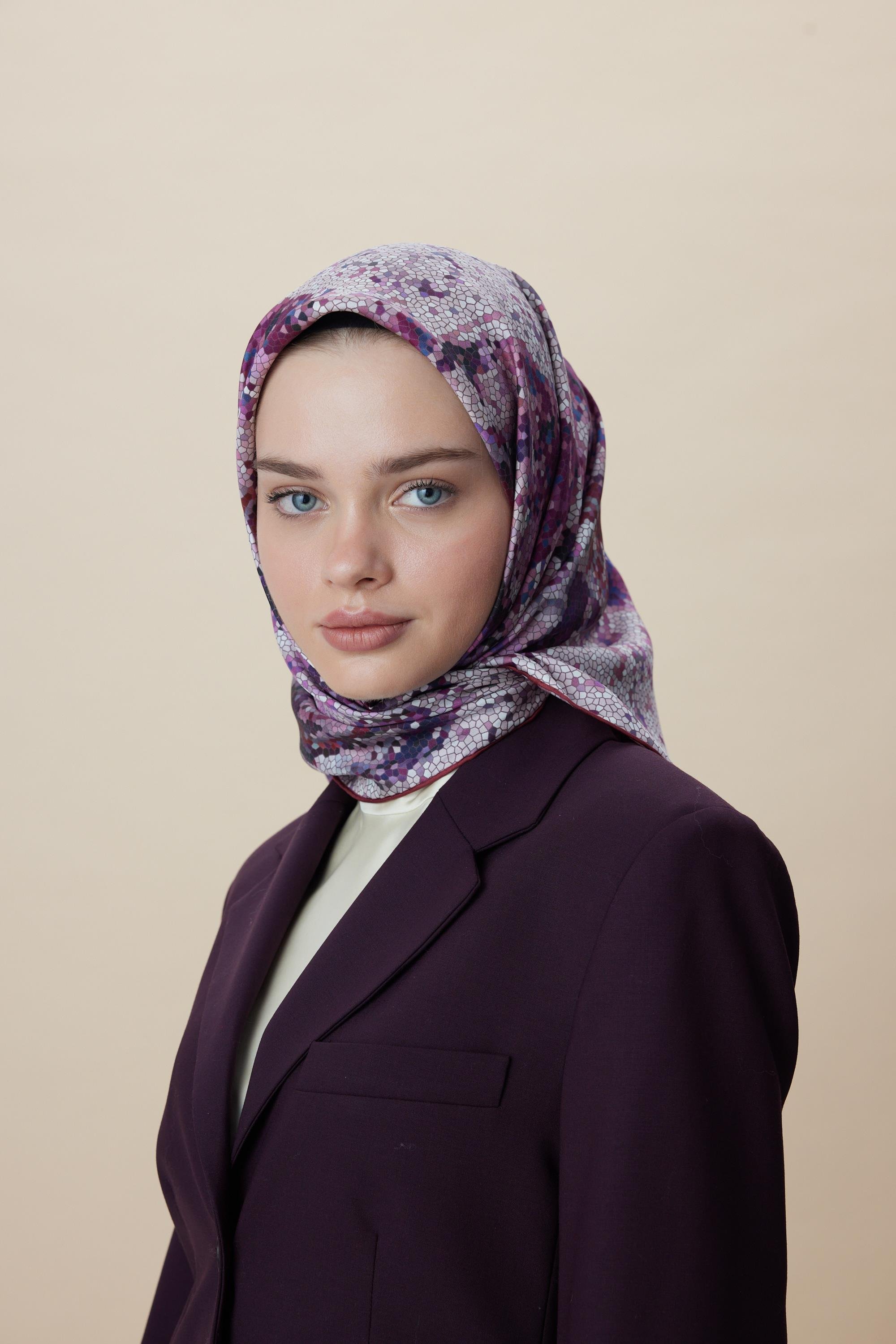 SU MASALI ÇİFT TARAFLI TİVİL İPEK EŞARP 90*90 CM - GÜL KURUSU