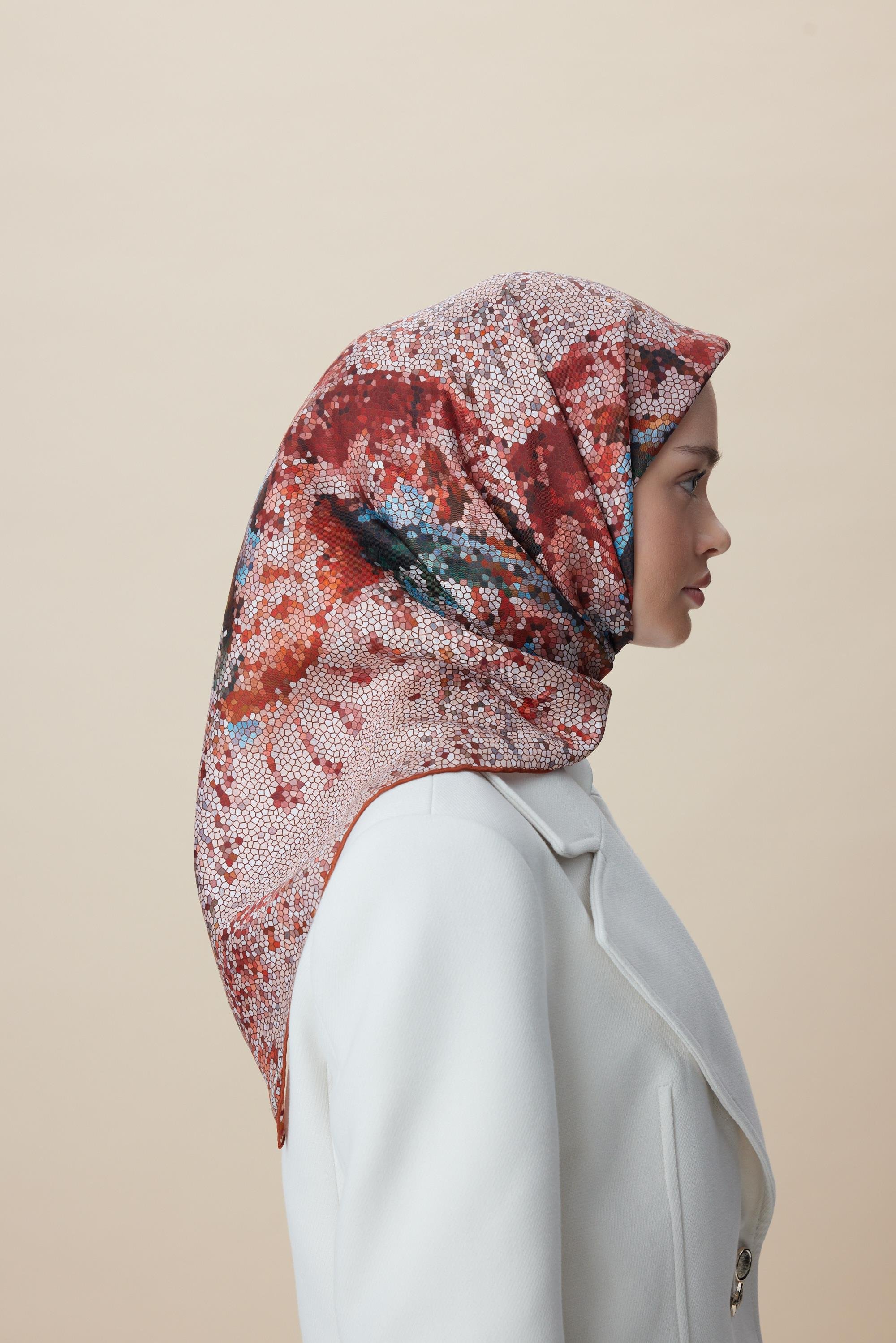 SU MASALI ÇİFT TARAFLI TİVİL İPEK EŞARP 90*90 CM - YAVRUAĞZI
