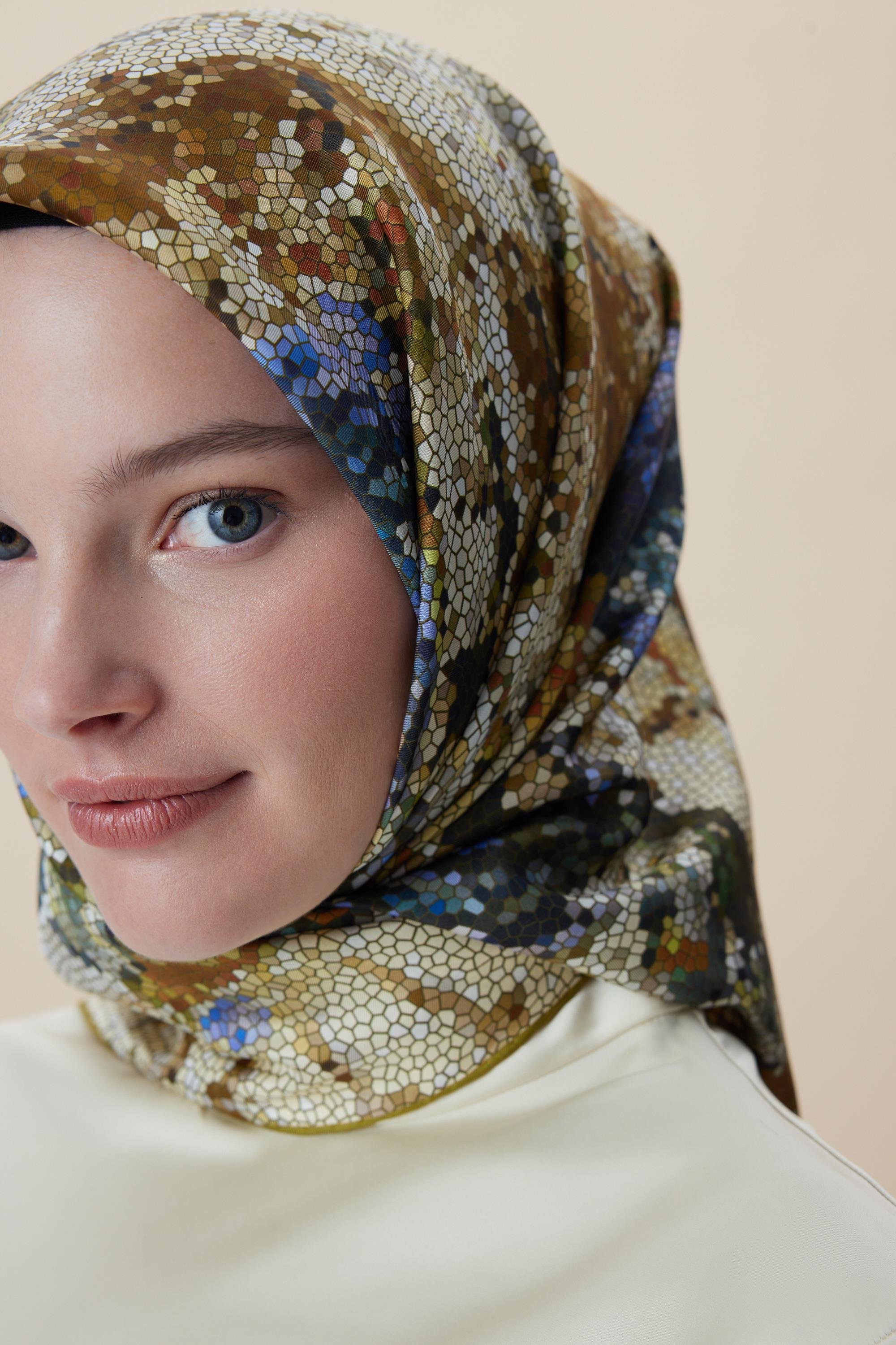 SU MASALI ÇİFT TARAFLI TİVİL İPEK EŞARP 90*90 CM - SARI