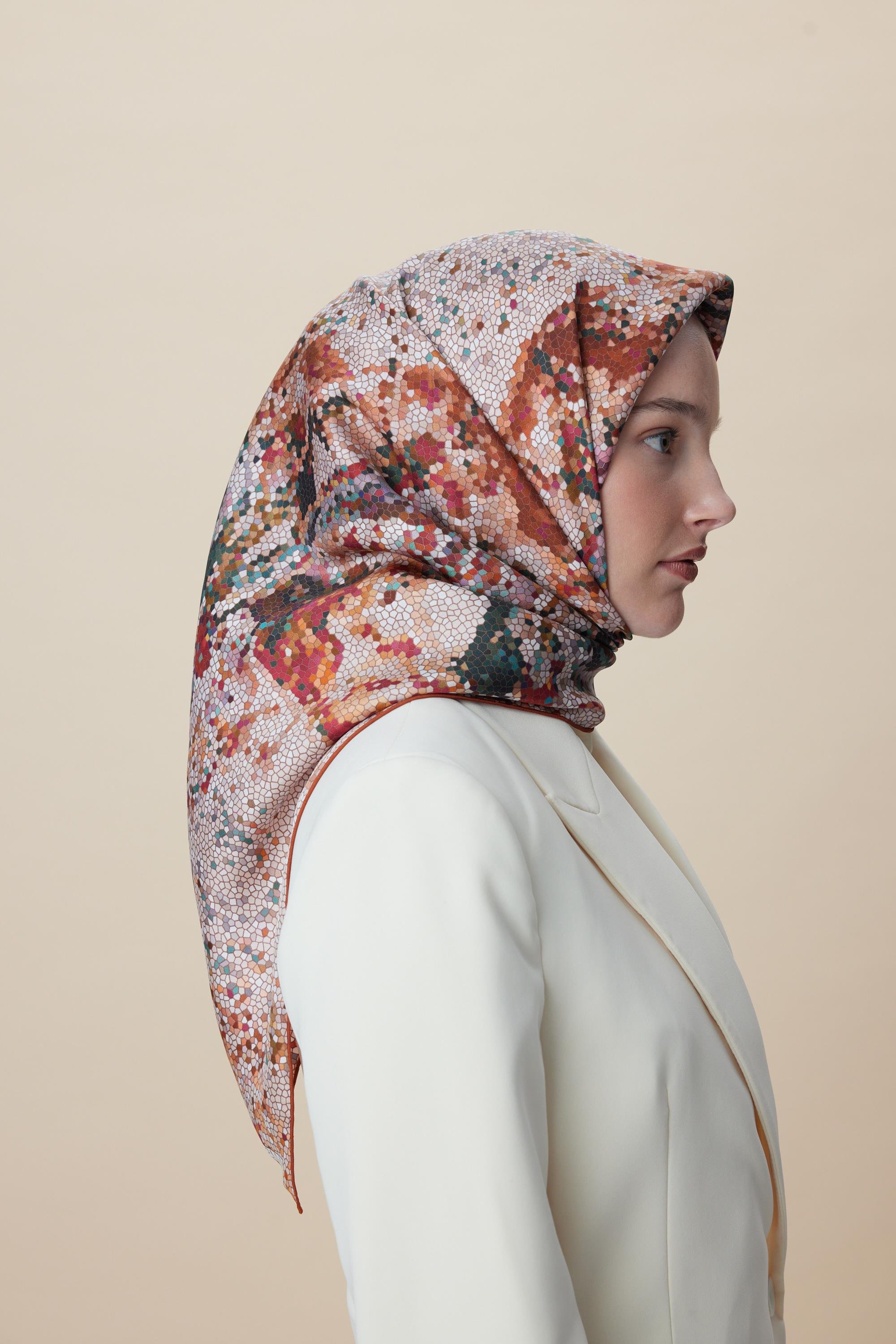 SU MASALI ÇİFT TARAFLI TİVİL İPEK EŞARP 90*90 CM - YAVRUAĞZI