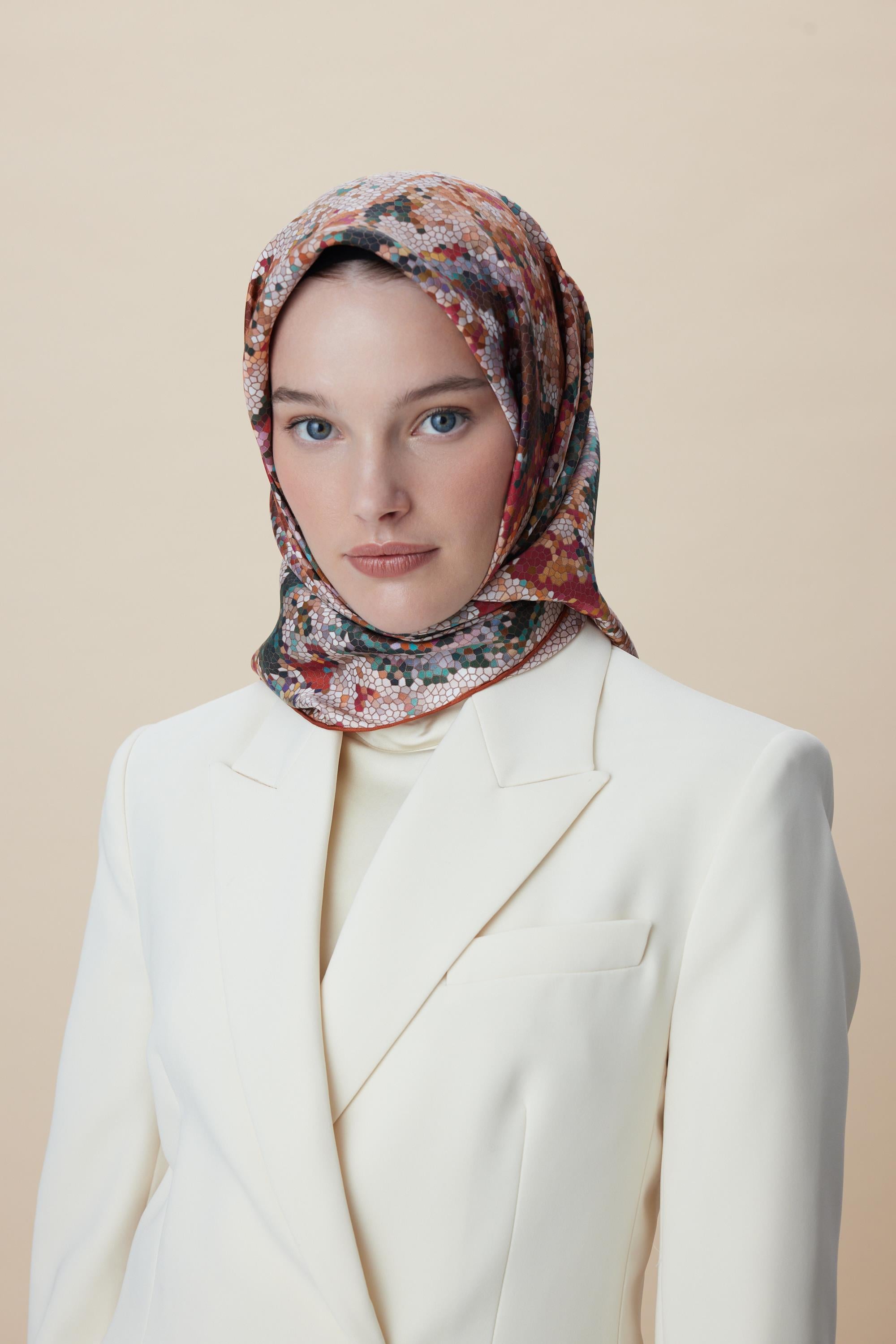 SU MASALI ÇİFT TARAFLI TİVİL İPEK EŞARP 90*90 CM - YAVRUAĞZI