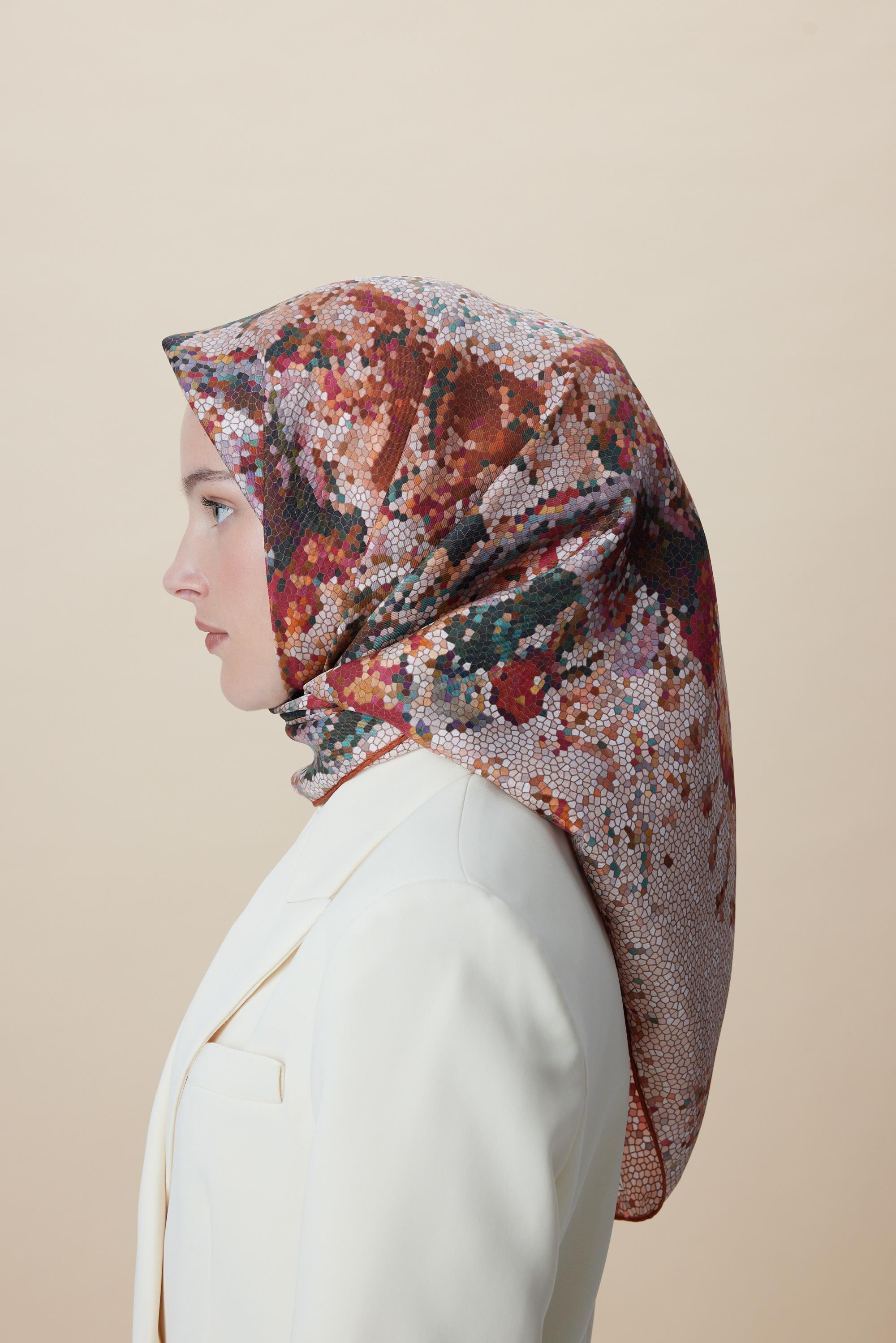 SU MASALI ÇİFT TARAFLI TİVİL İPEK EŞARP 90*90 CM - YAVRUAĞZI