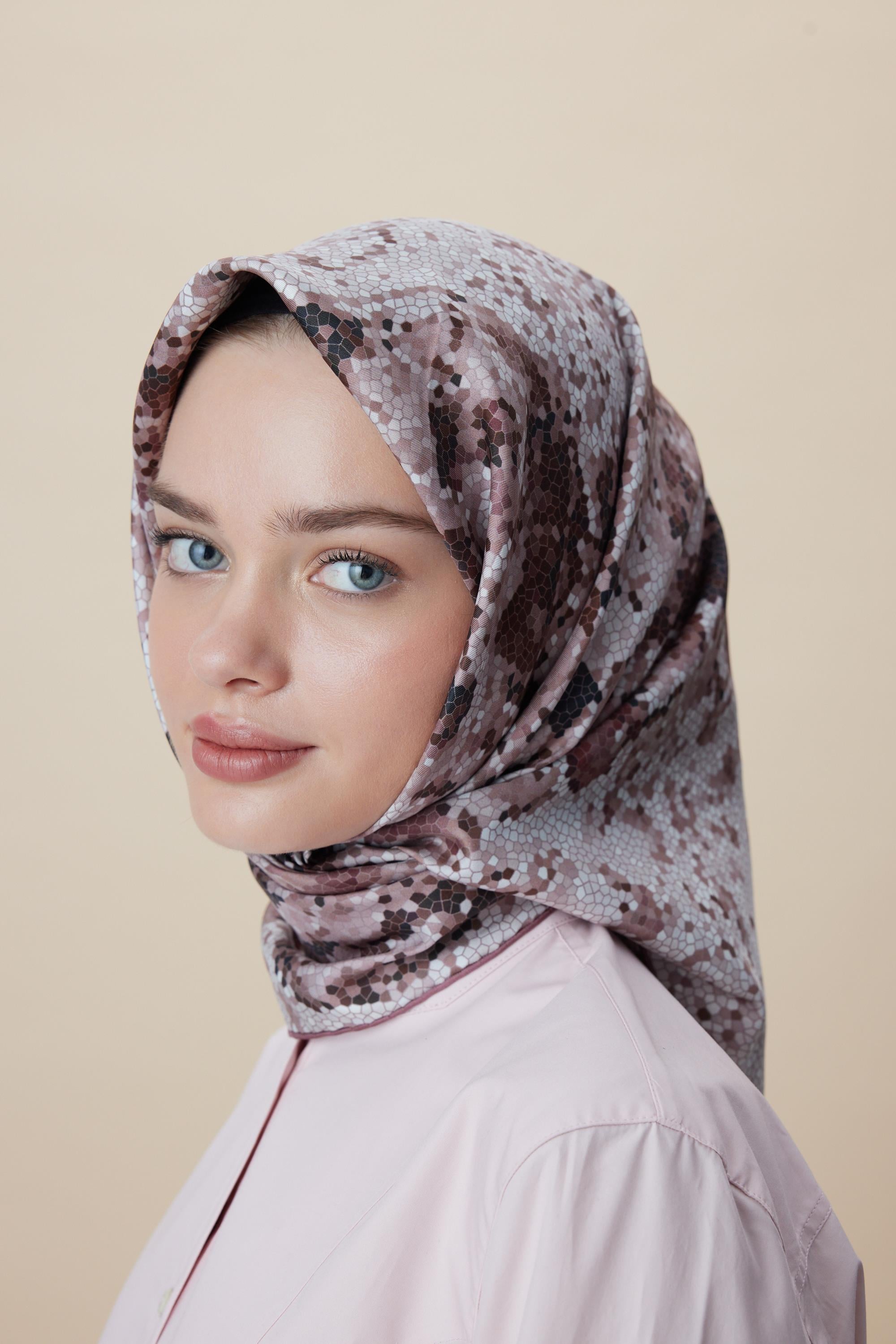 SU MASALI ÇİFT TARAFLI TİVİL İPEK EŞARP 90*90 CM - PUDRA PEMBE