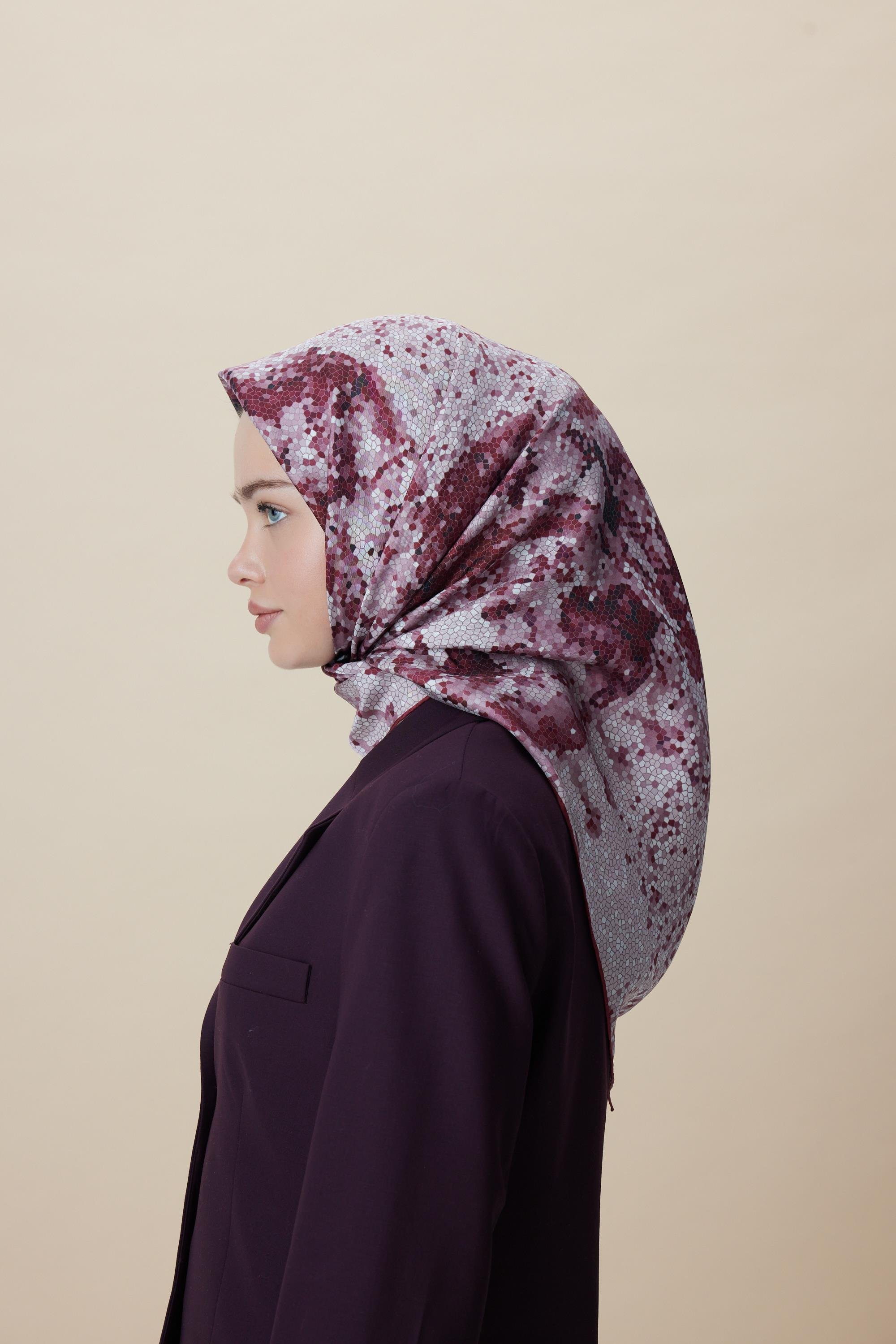 SU MASALI ÇİFT TARAFLI TİVİL İPEK EŞARP 90*90 CM - GÜL KURUSU