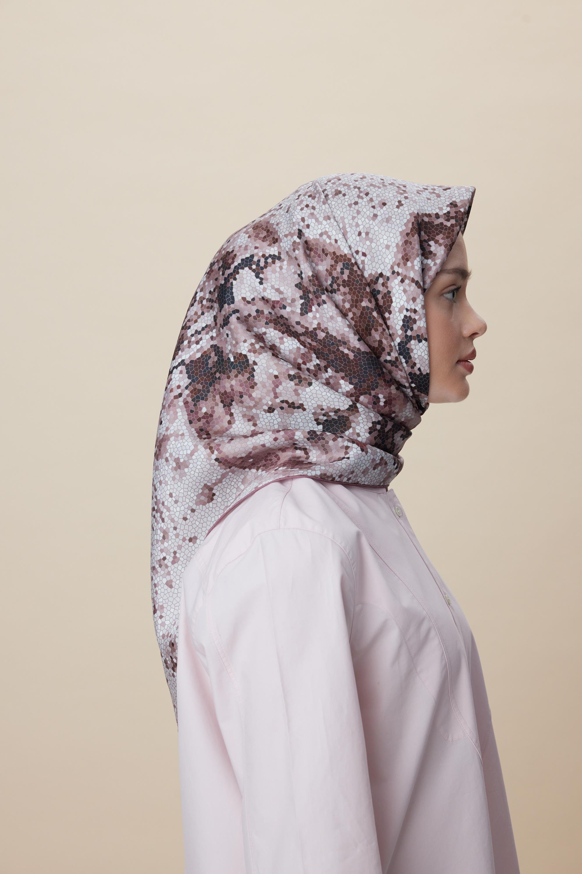 SU MASALI ÇİFT TARAFLI TİVİL İPEK EŞARP 90*90 CM - PUDRA PEMBE