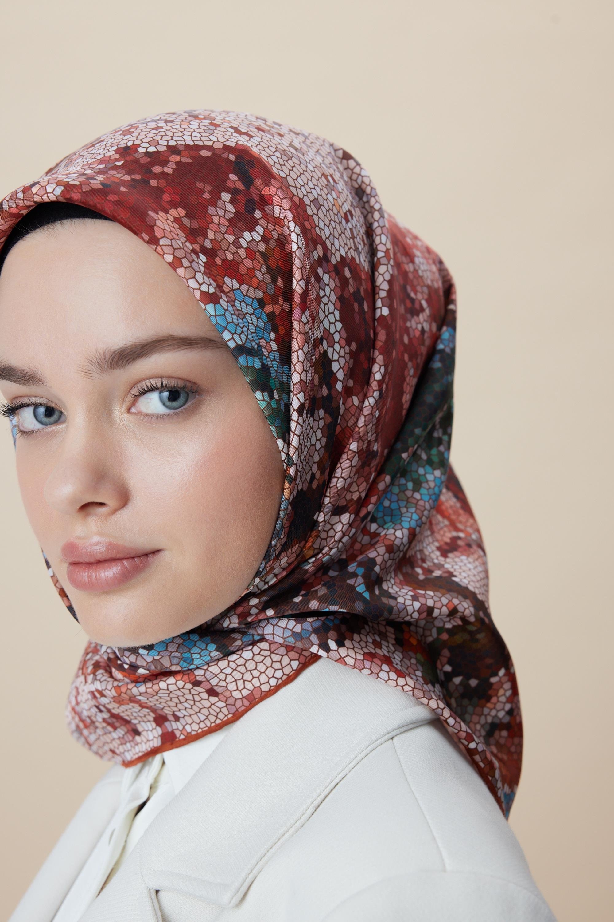 SU MASALI ÇİFT TARAFLI TİVİL İPEK EŞARP 90*90 CM - YAVRUAĞZI