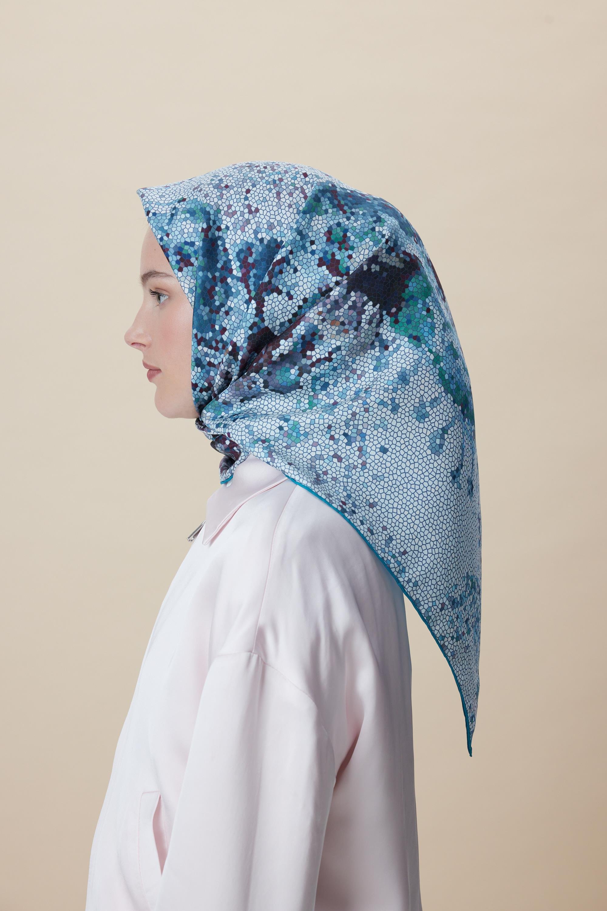SU MASALI ÇİFT TARAFLI TİVİL İPEK EŞARP 90*90 CM - MAVİ