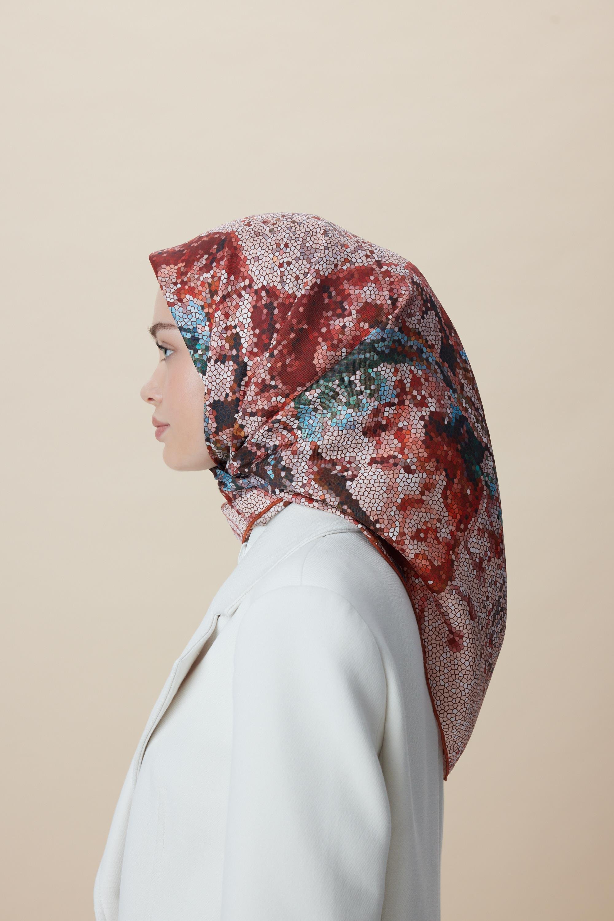 SU MASALI ÇİFT TARAFLI TİVİL İPEK EŞARP 90*90 CM - YAVRUAĞZI