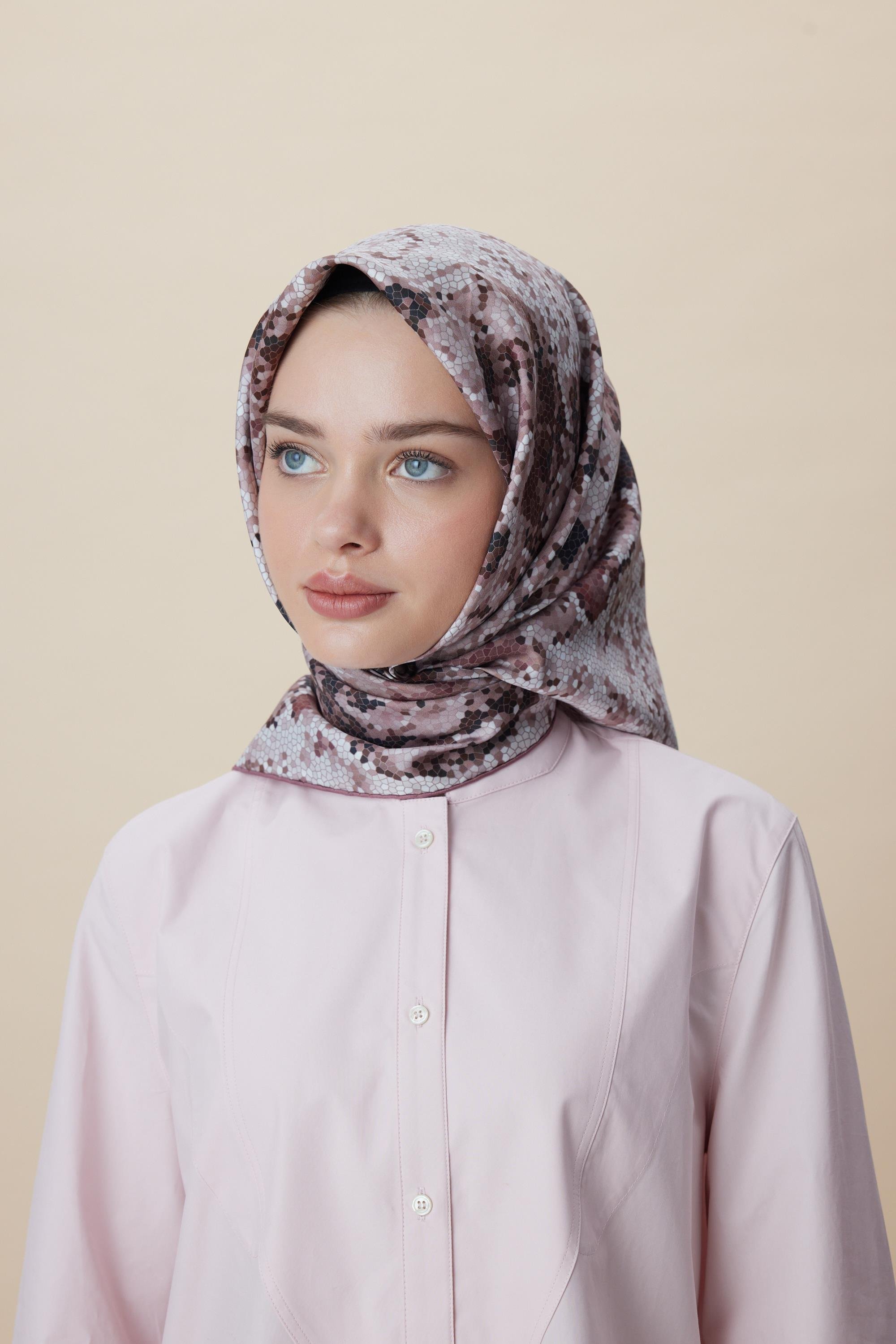 SU MASALI ÇİFT TARAFLI TİVİL İPEK EŞARP 90*90 CM - PUDRA PEMBE