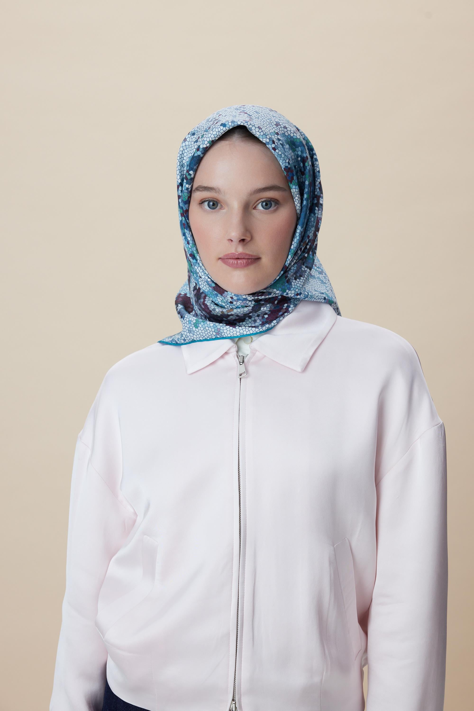 SU MASALI ÇİFT TARAFLI TİVİL İPEK EŞARP 90*90 CM - MAVİ