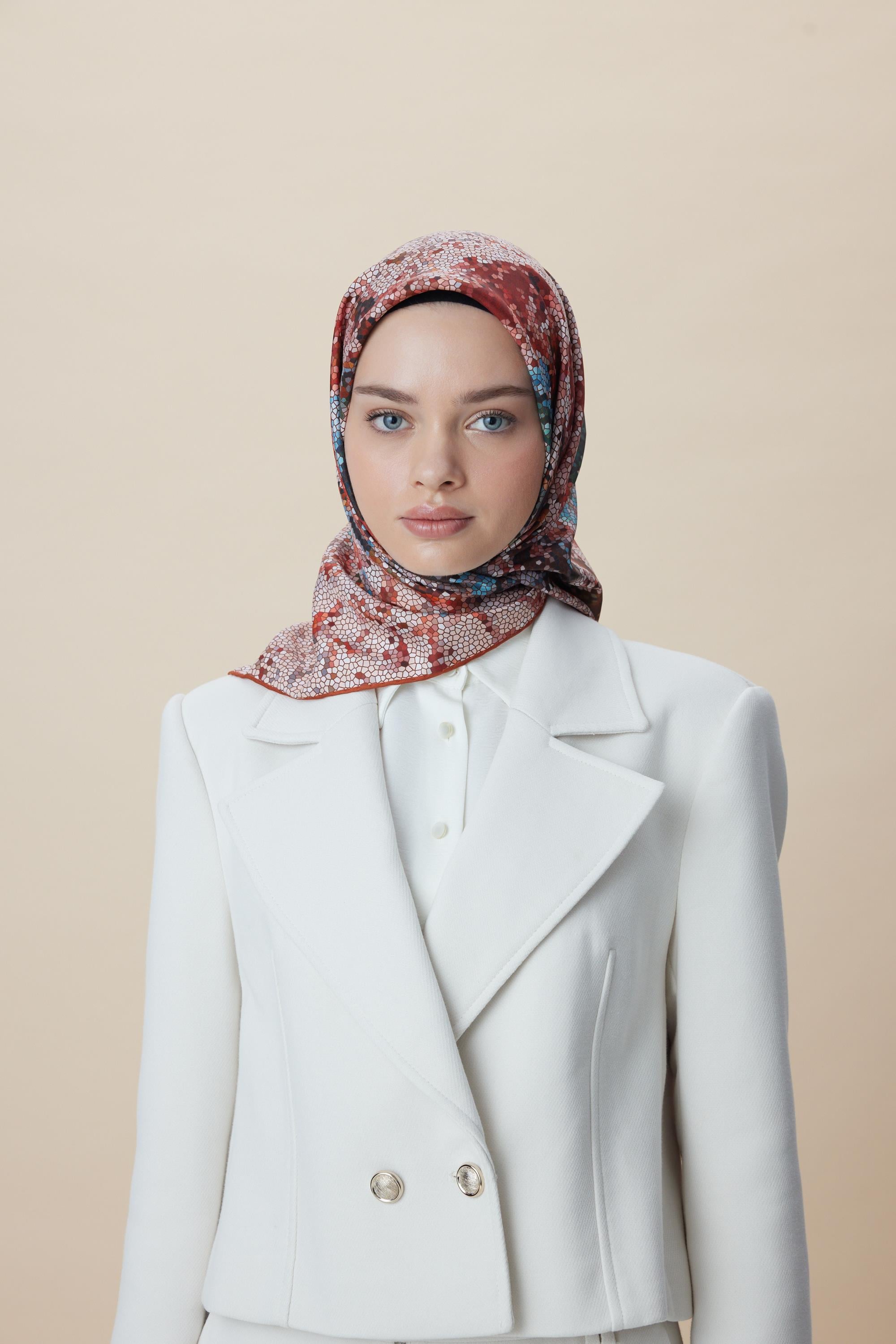 SU MASALI ÇİFT TARAFLI TİVİL İPEK EŞARP 90*90 CM - YAVRUAĞZI
