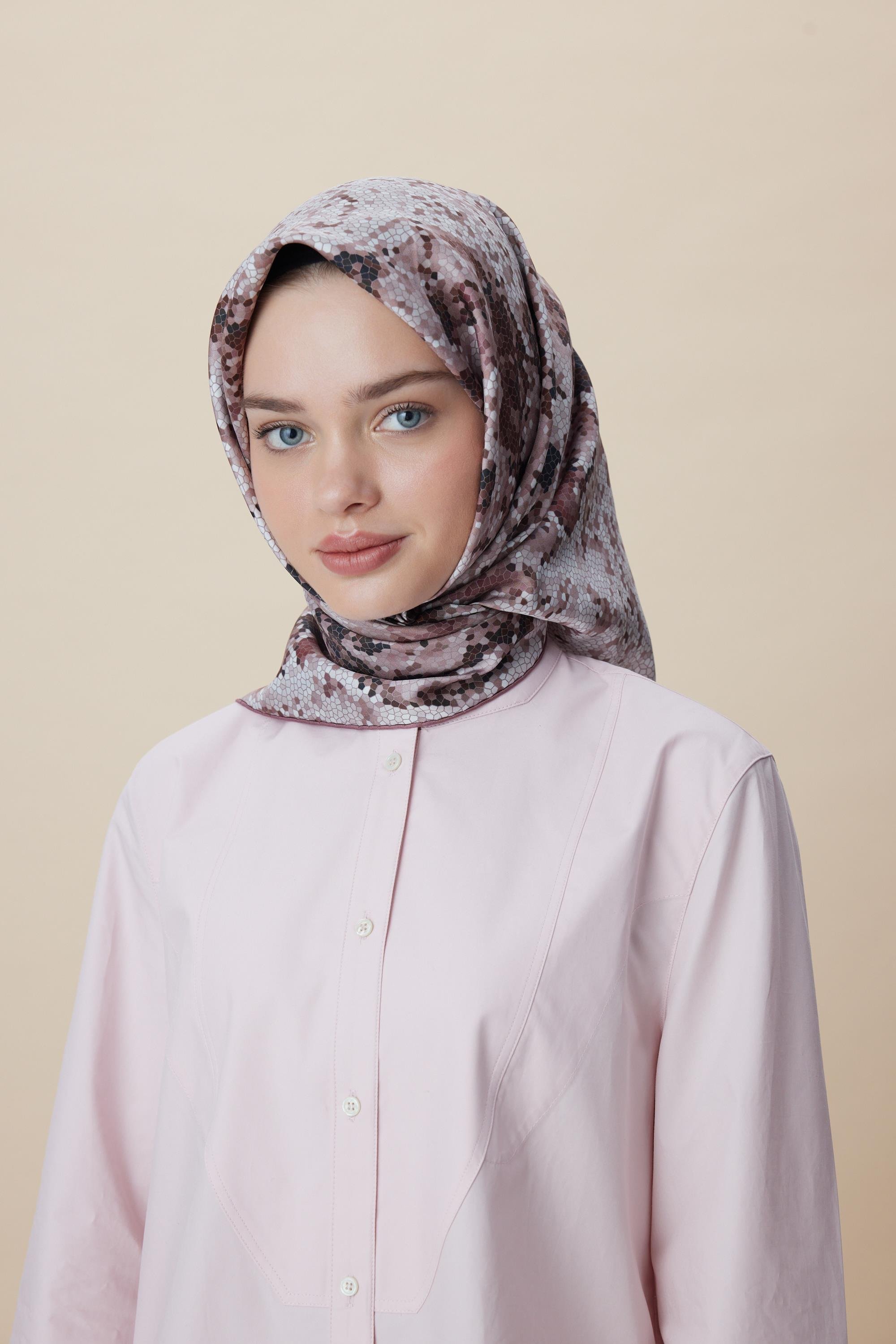 SU MASALI ÇİFT TARAFLI TİVİL İPEK EŞARP 90*90 CM - PUDRA PEMBE