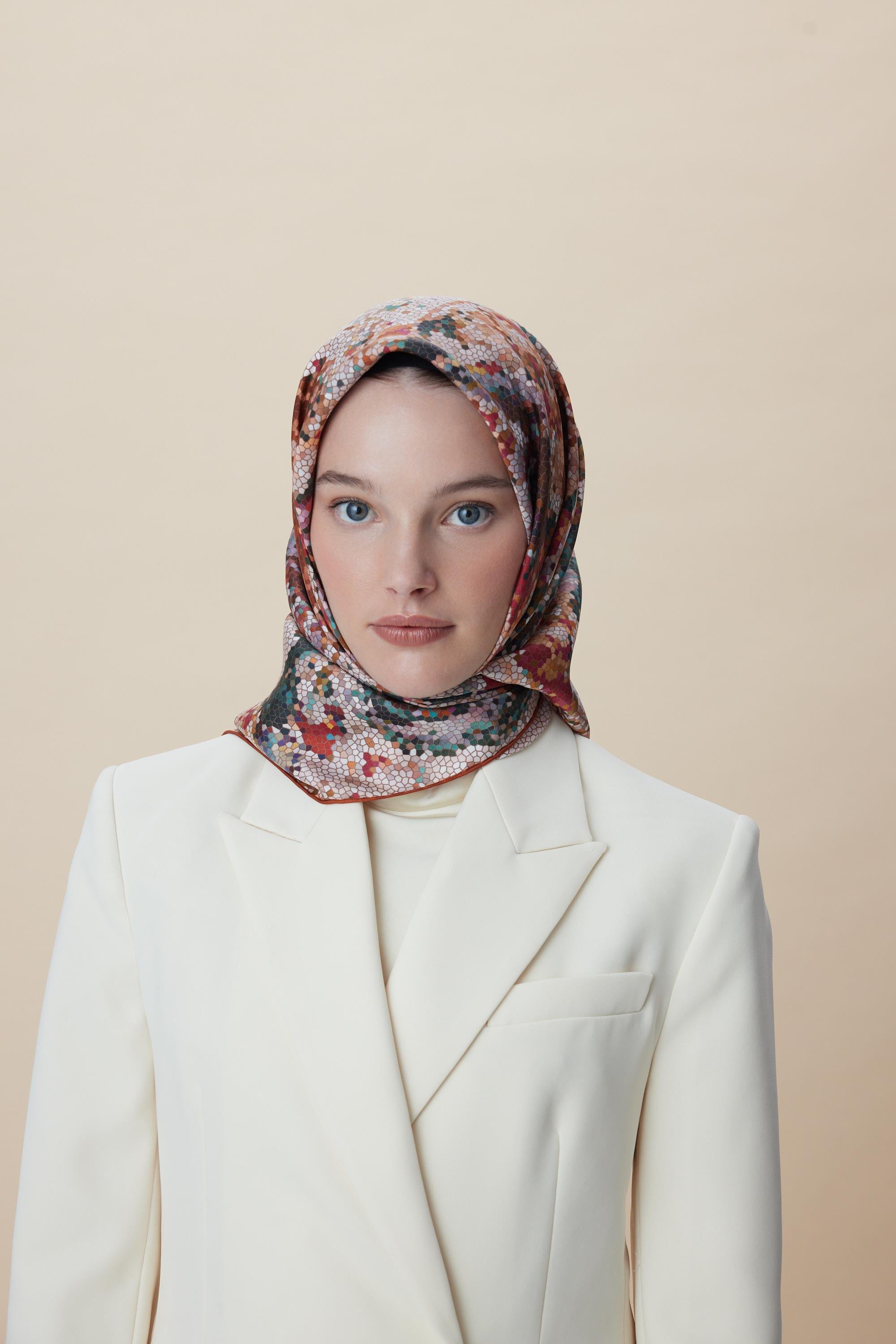SU MASALI ÇİFT TARAFLI TİVİL İPEK EŞARP 90*90 CM - YAVRUAĞZI