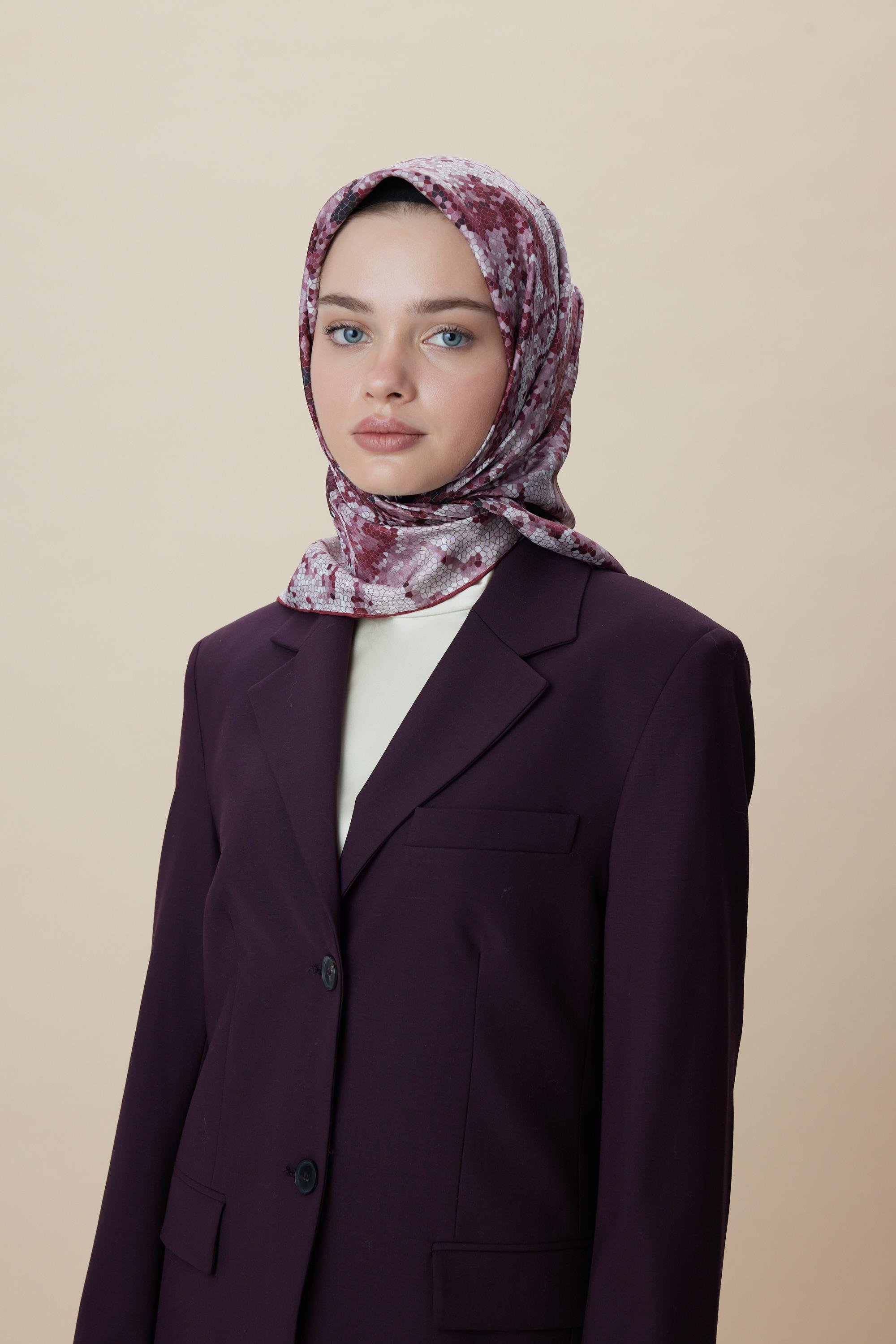 SU MASALI ÇİFT TARAFLI TİVİL İPEK EŞARP 90*90 CM - GÜL KURUSU