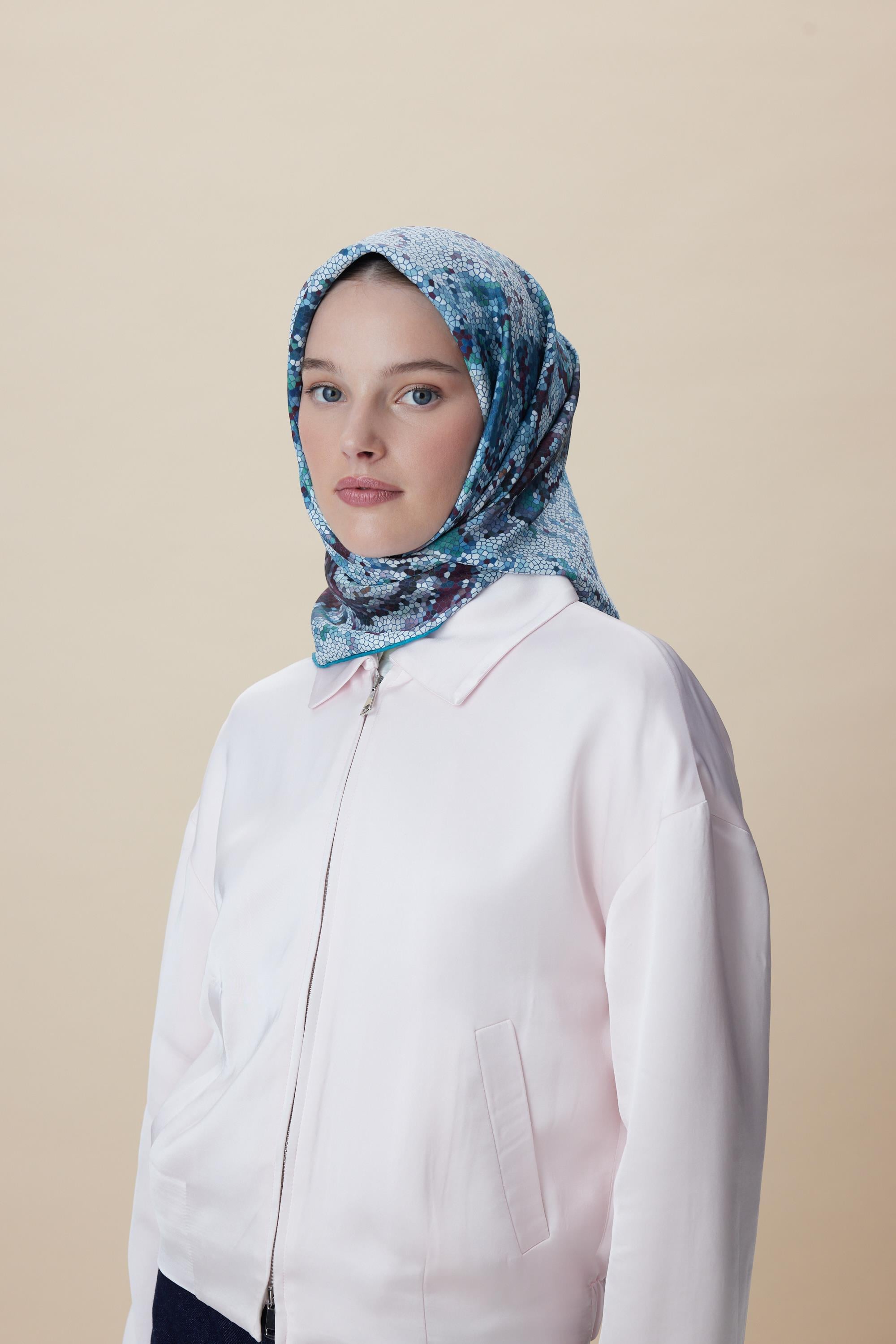 SU MASALI ÇİFT TARAFLI TİVİL İPEK EŞARP 90*90 CM - MAVİ