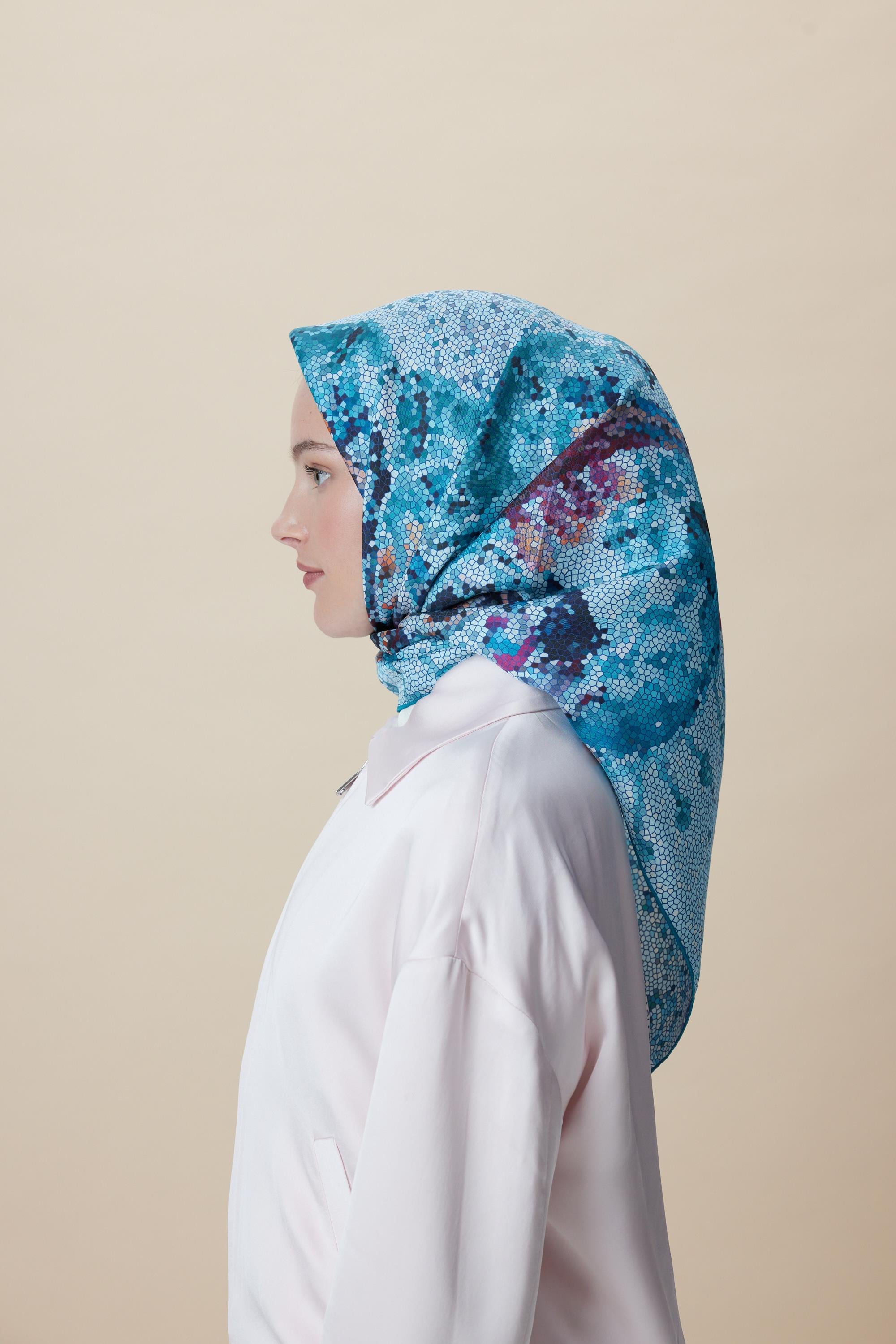 SU MASALI ÇİFT TARAFLI TİVİL İPEK EŞARP 90*90 CM - MAVİ