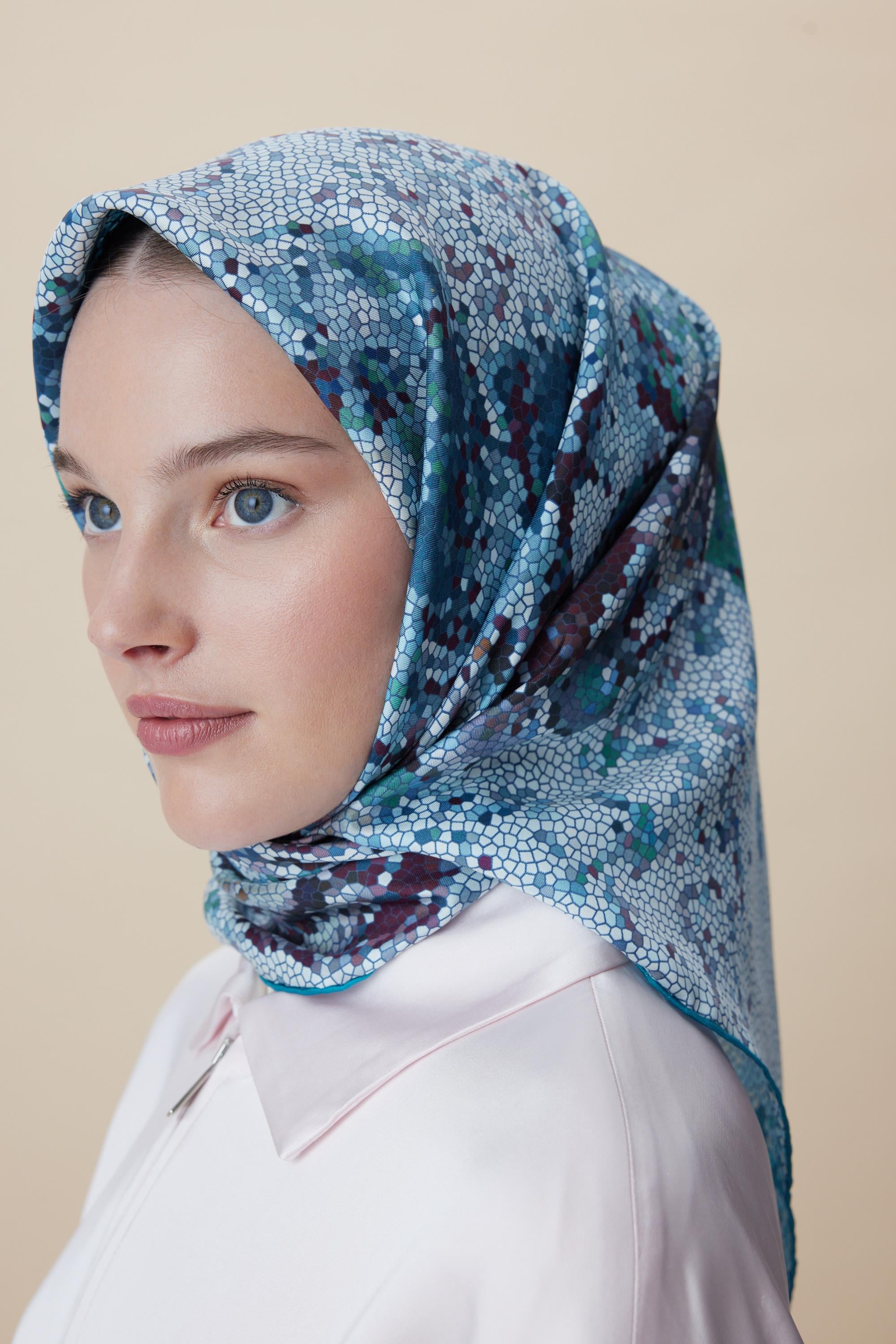 SU MASALI ÇİFT TARAFLI TİVİL İPEK EŞARP 90*90 CM - MAVİ