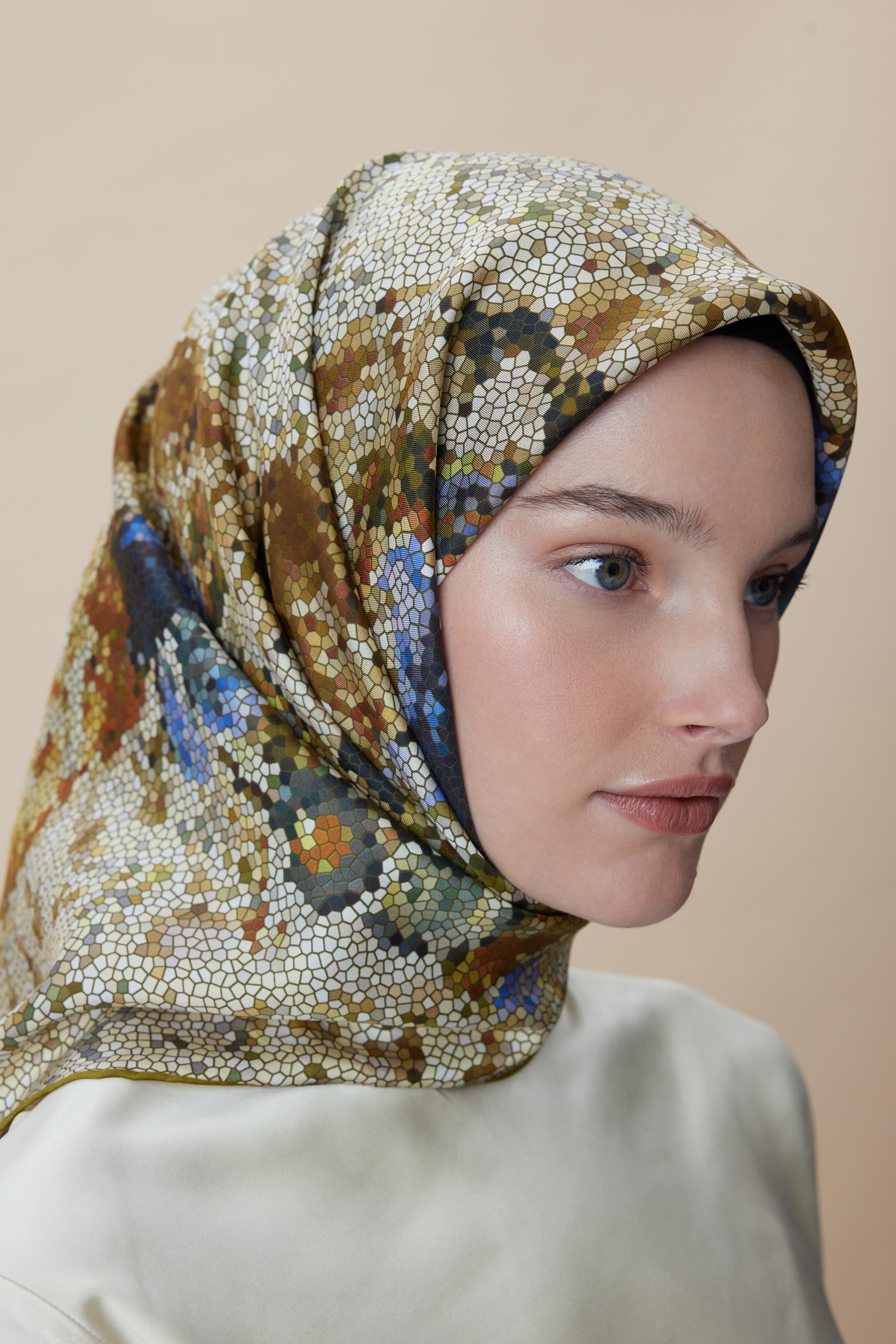 SU MASALI ÇİFT TARAFLI TİVİL İPEK EŞARP 90*90 CM - SARI