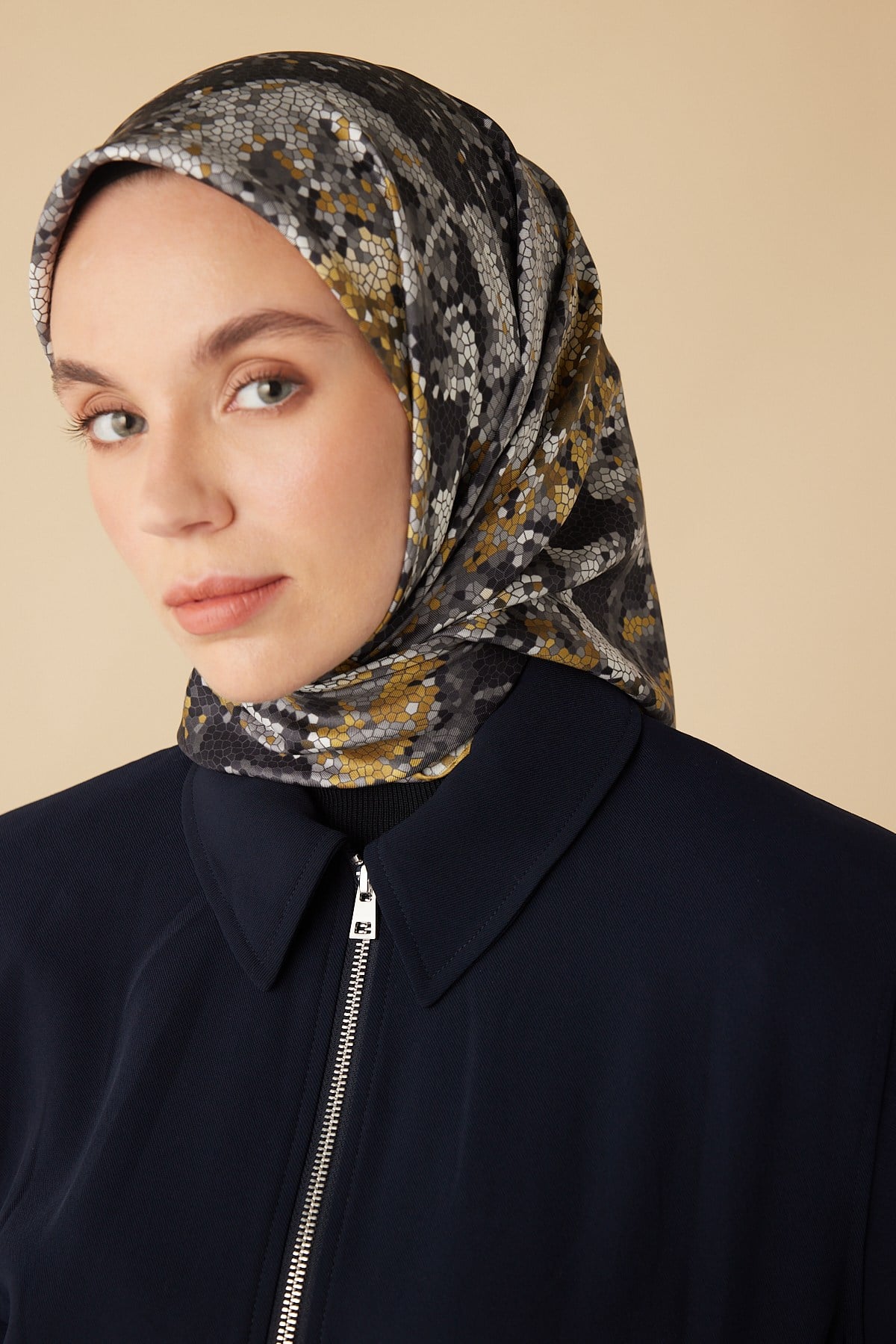 SU MASALI TİVİL İPEK EŞARP 90*90 CM - SİYAH