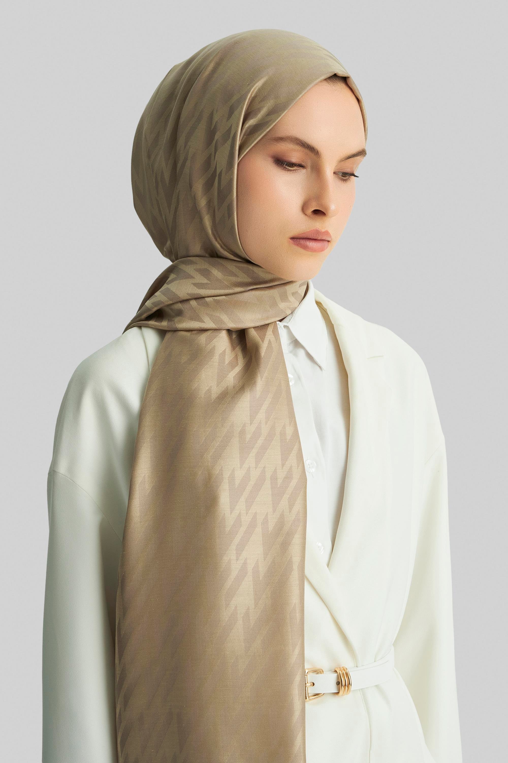 UMAY %100 İPEK JAKARLI ŞAL-BEJ