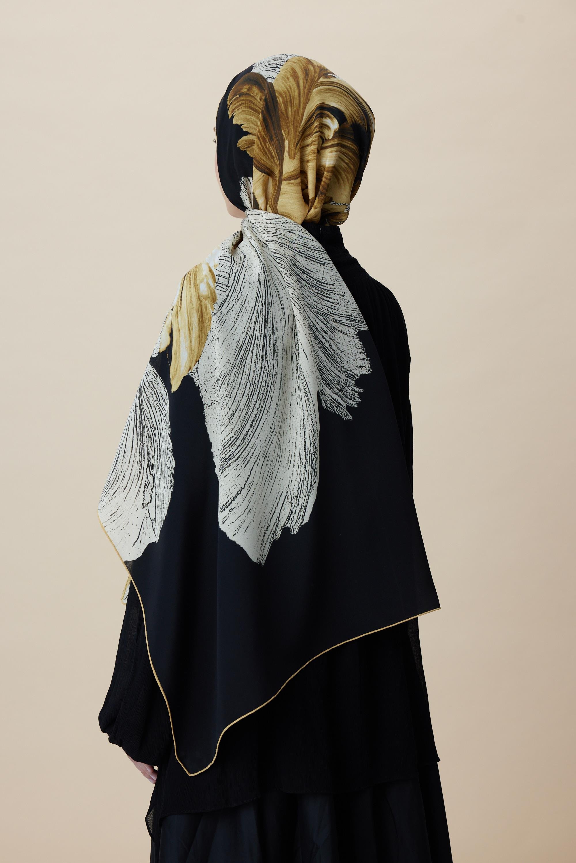 YAKAMOZ KREP İPEK ŞAL 70*190 CM - GOLD SİYAH