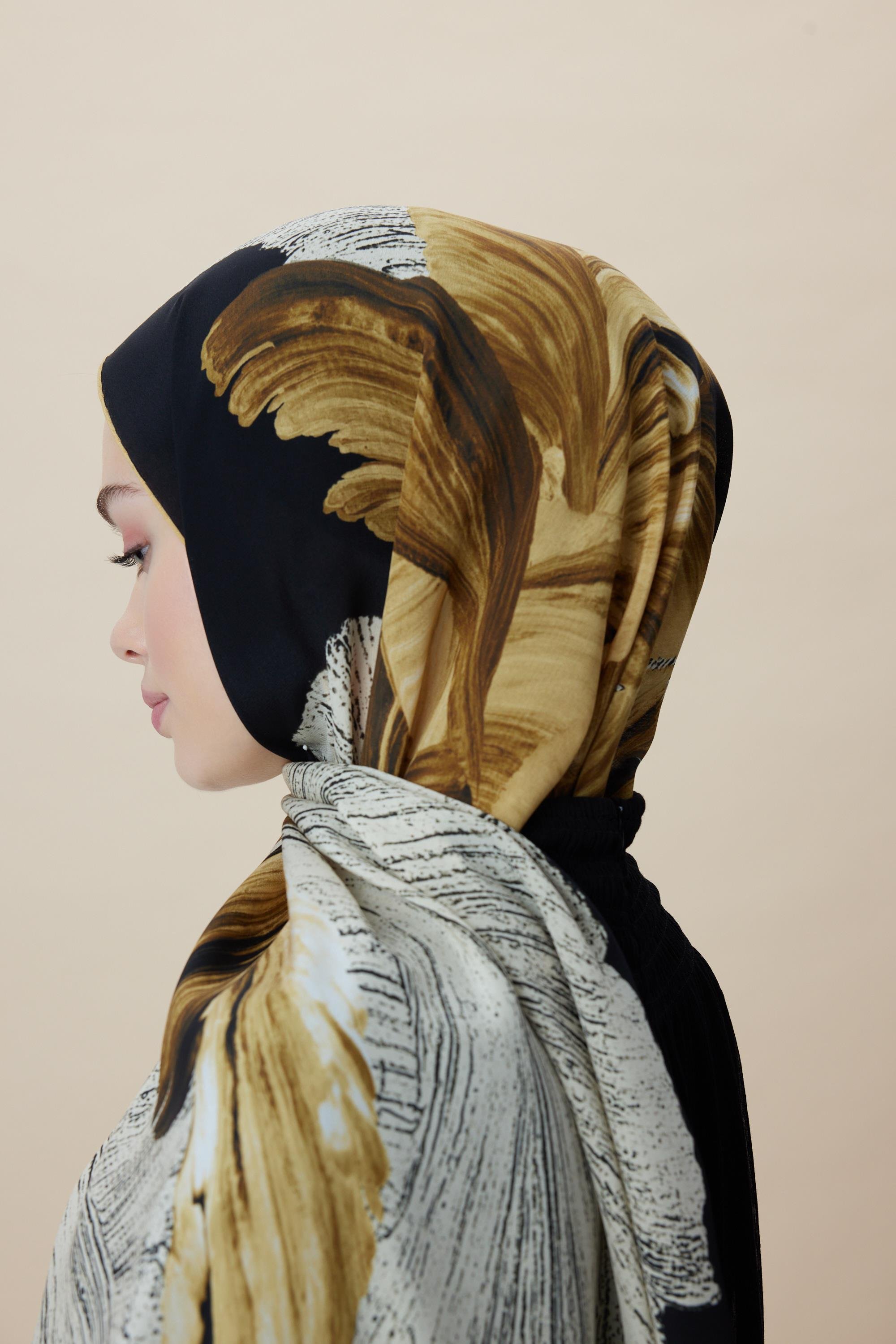 YAKAMOZ KREP İPEK ŞAL 70*190 CM - GOLD SİYAH