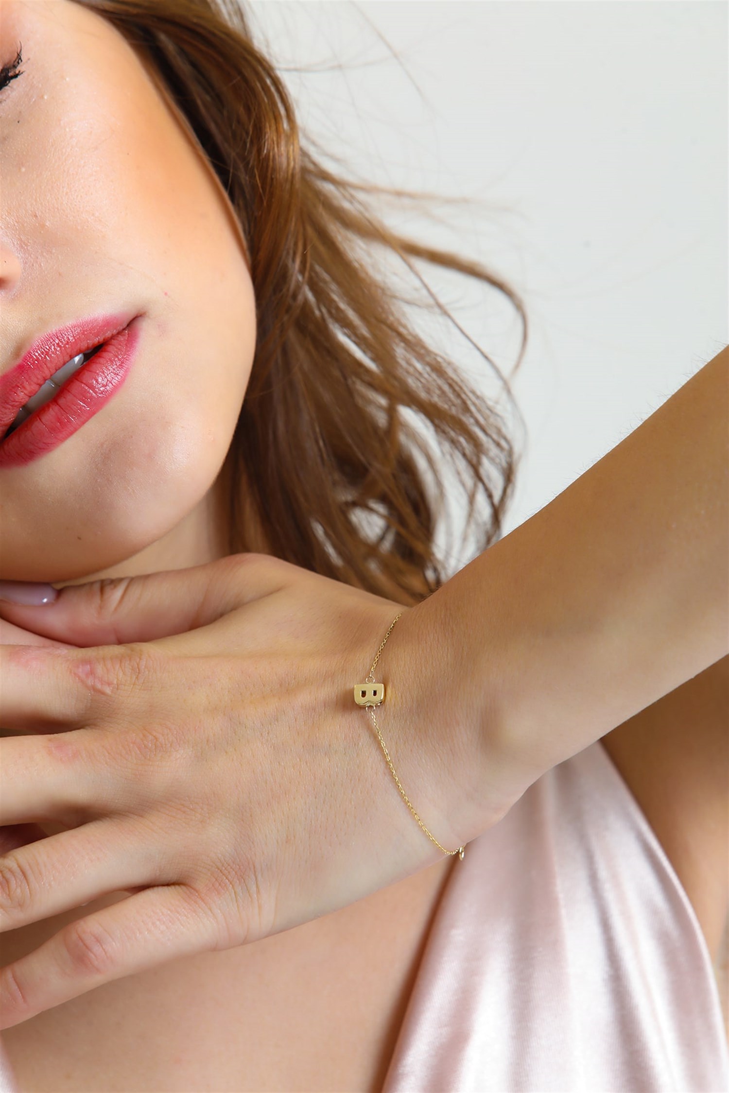 Altın B Harfi Bileklik