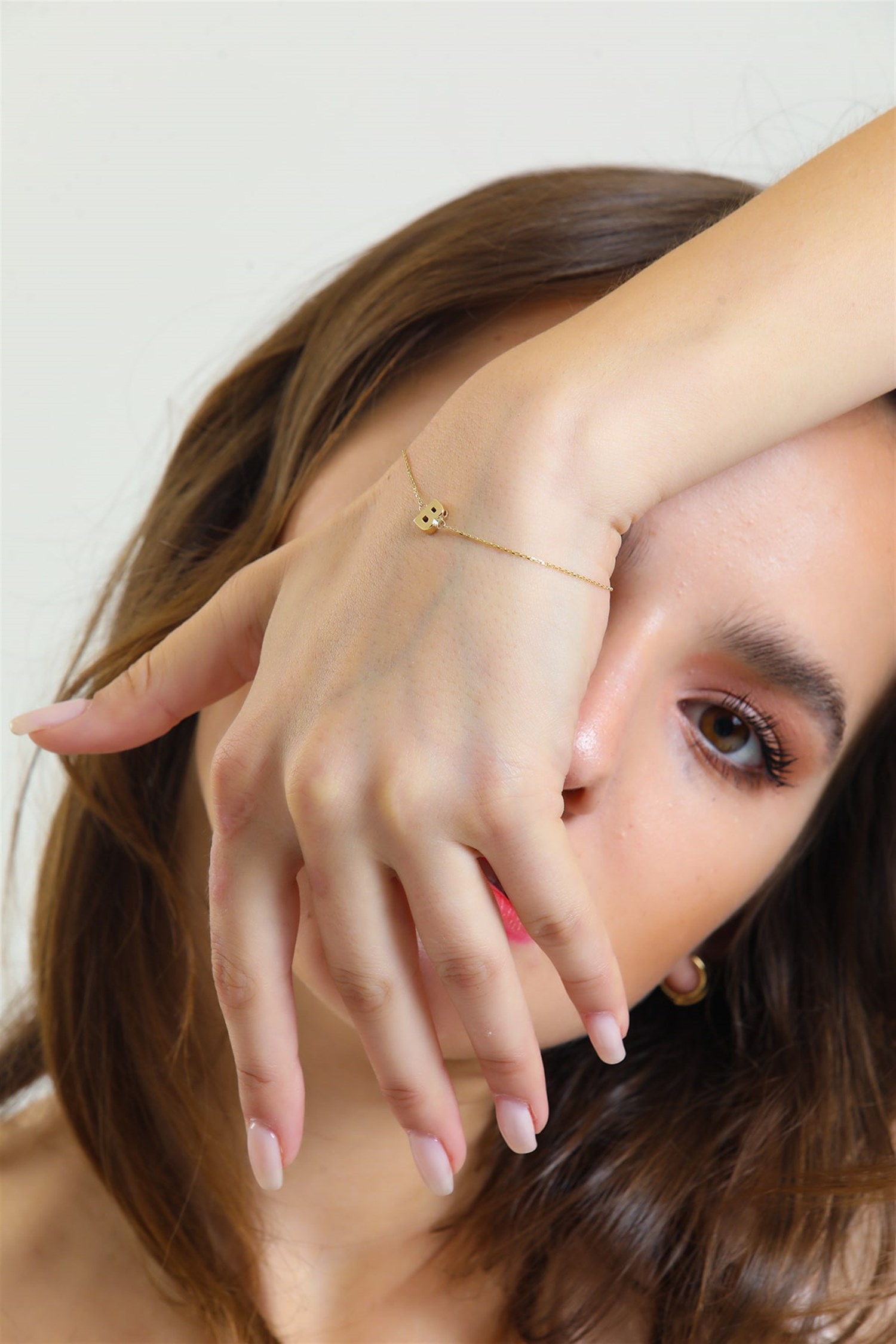 Altın B Harfi Bileklik