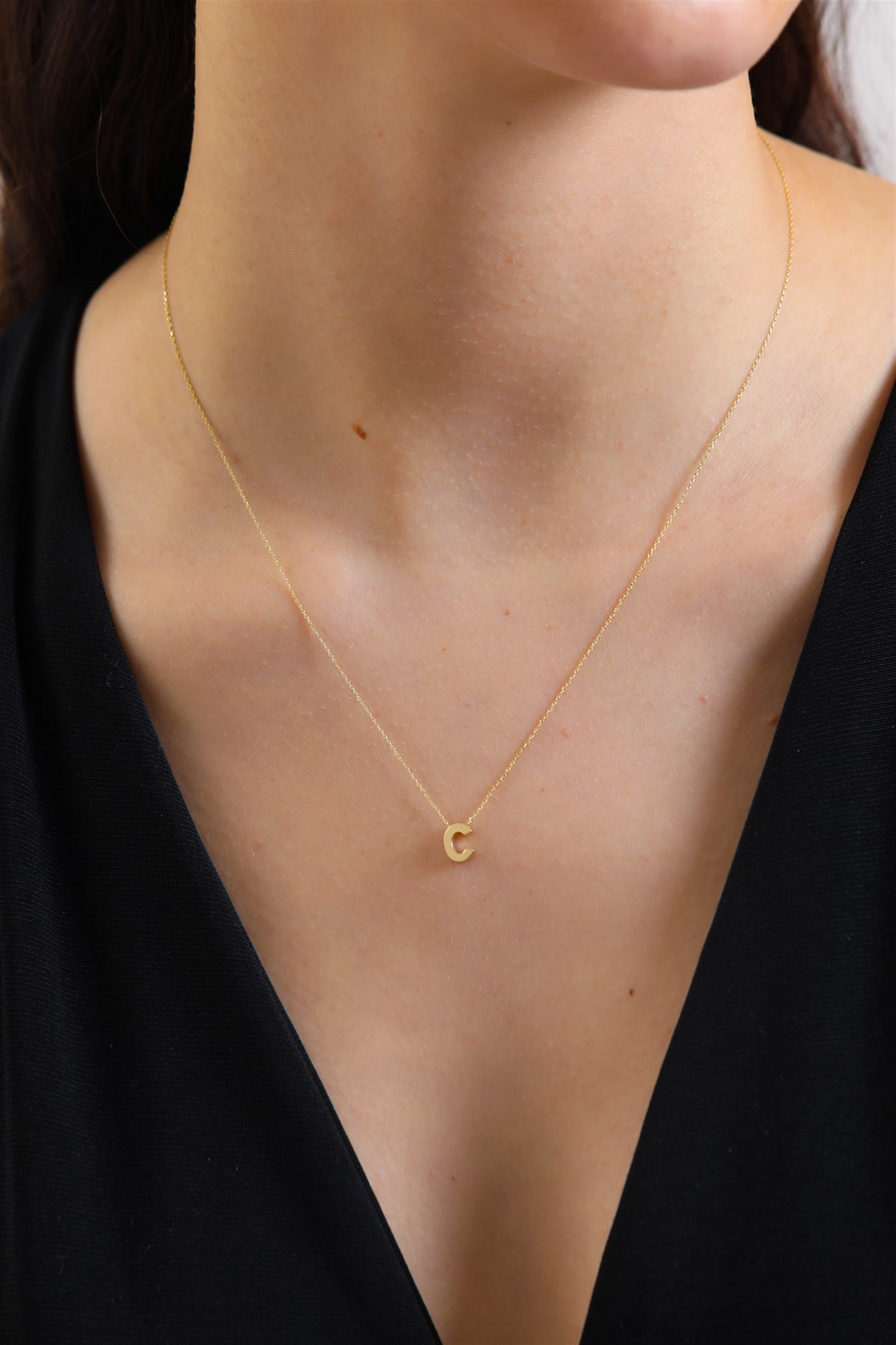 Altın C Harfi Kolye