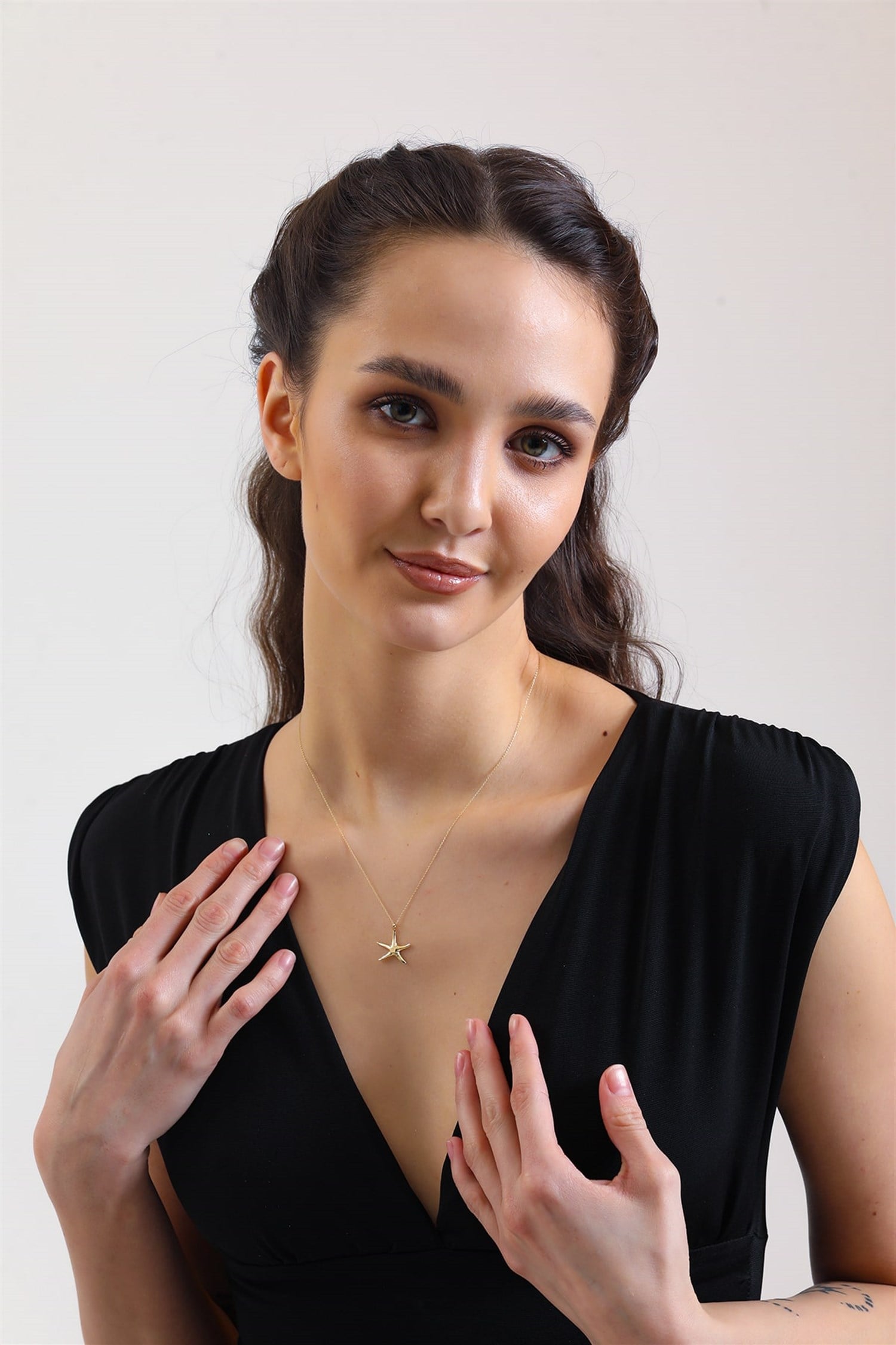 Altın Deniz Yıldızı Kolye