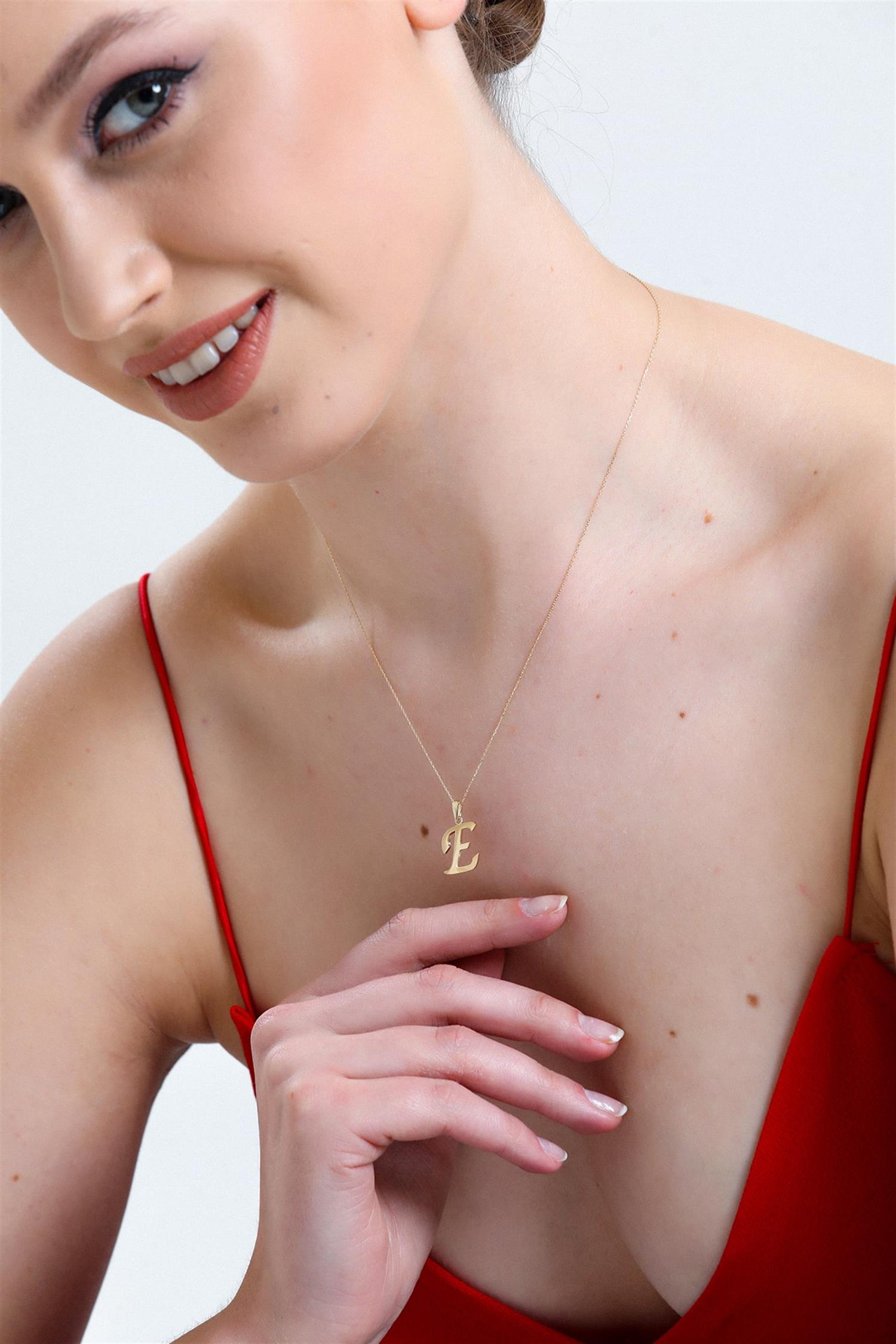 Altın E Harfi Kolye