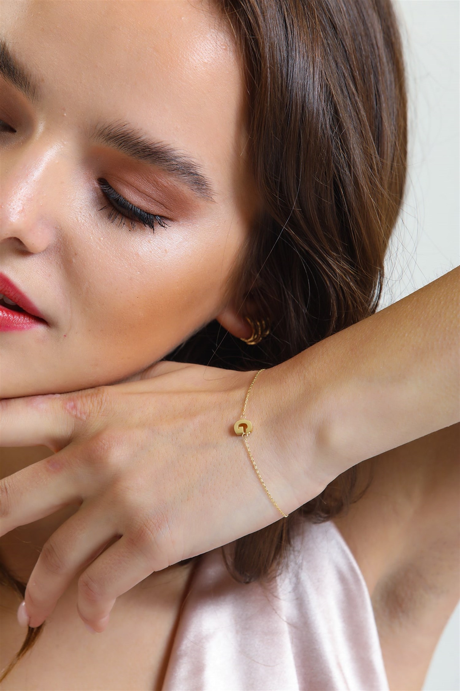 Altın G Harfi Bileklik