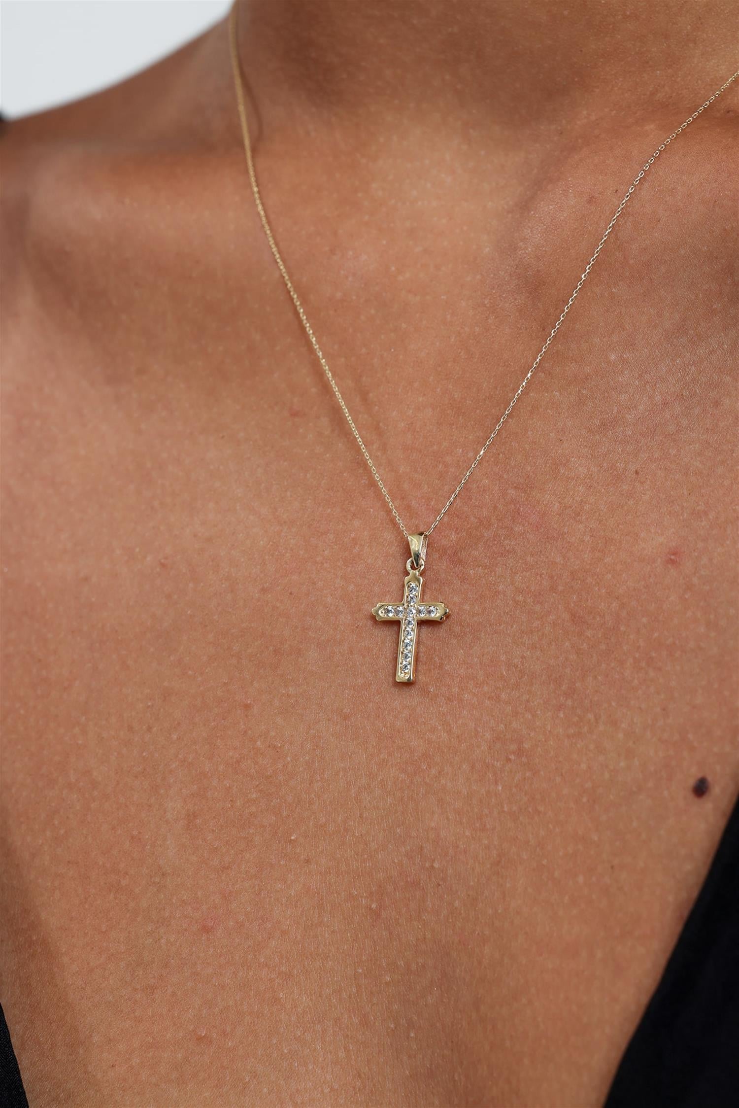Altın Taşlı Haç Kolye