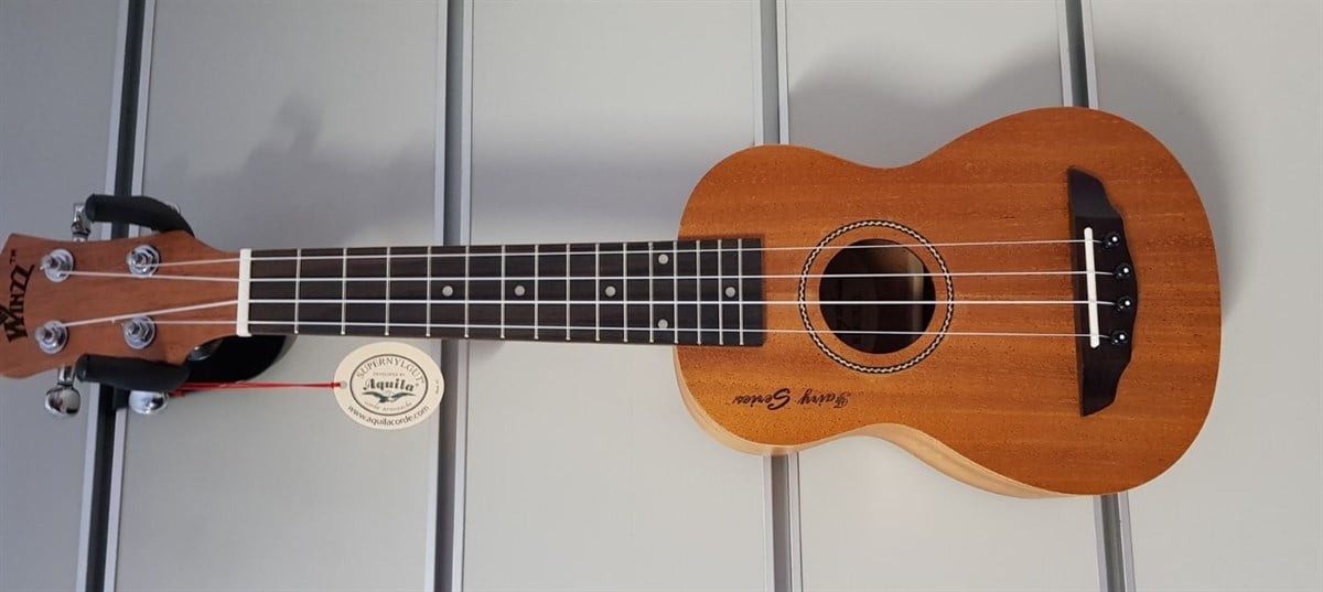 UKULELE 21
