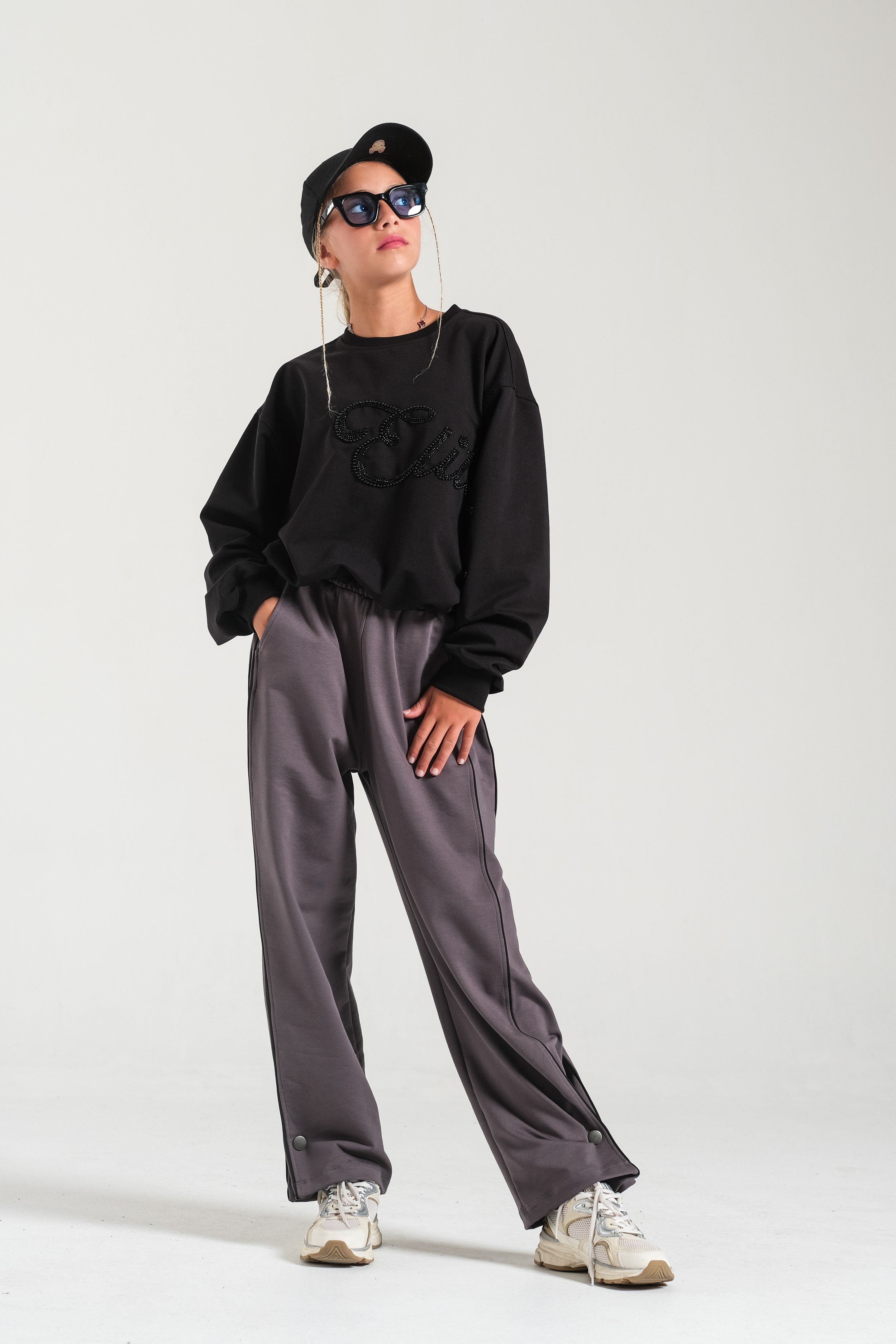 Boncuk Nakışlı Kız Sweat - Siyah