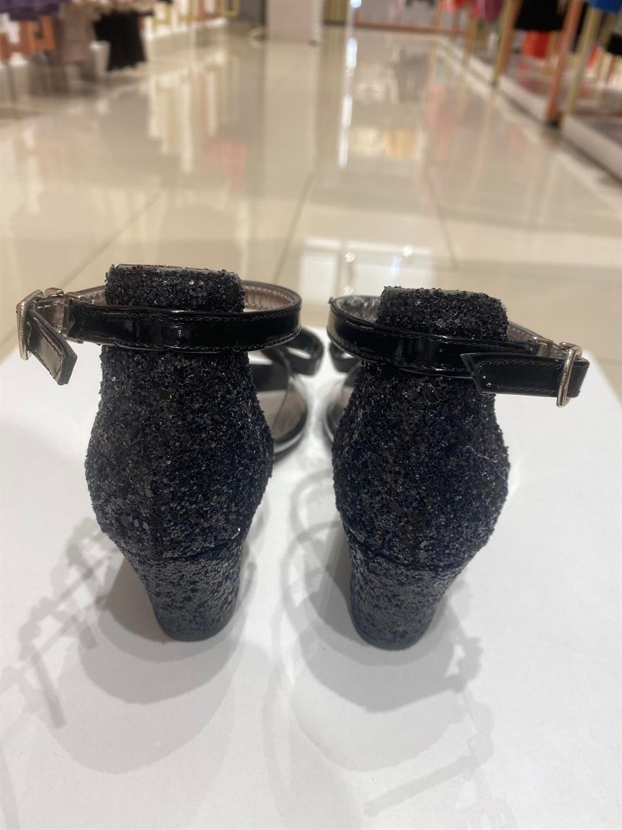 FİYONKLU TOPUKLU AYAKKABI