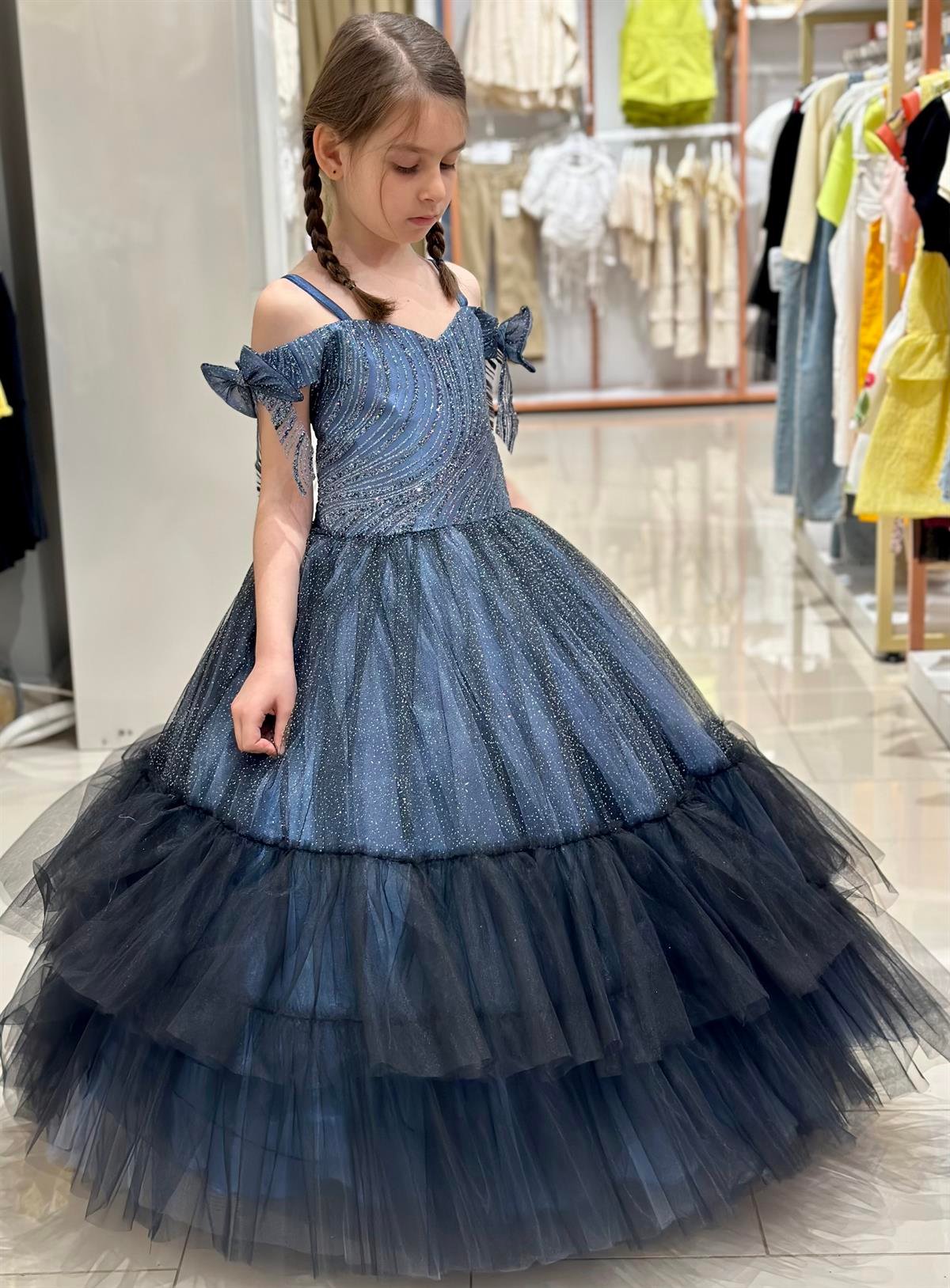 KOLLARI FİYONKLU TÜLLÜ ABİYE