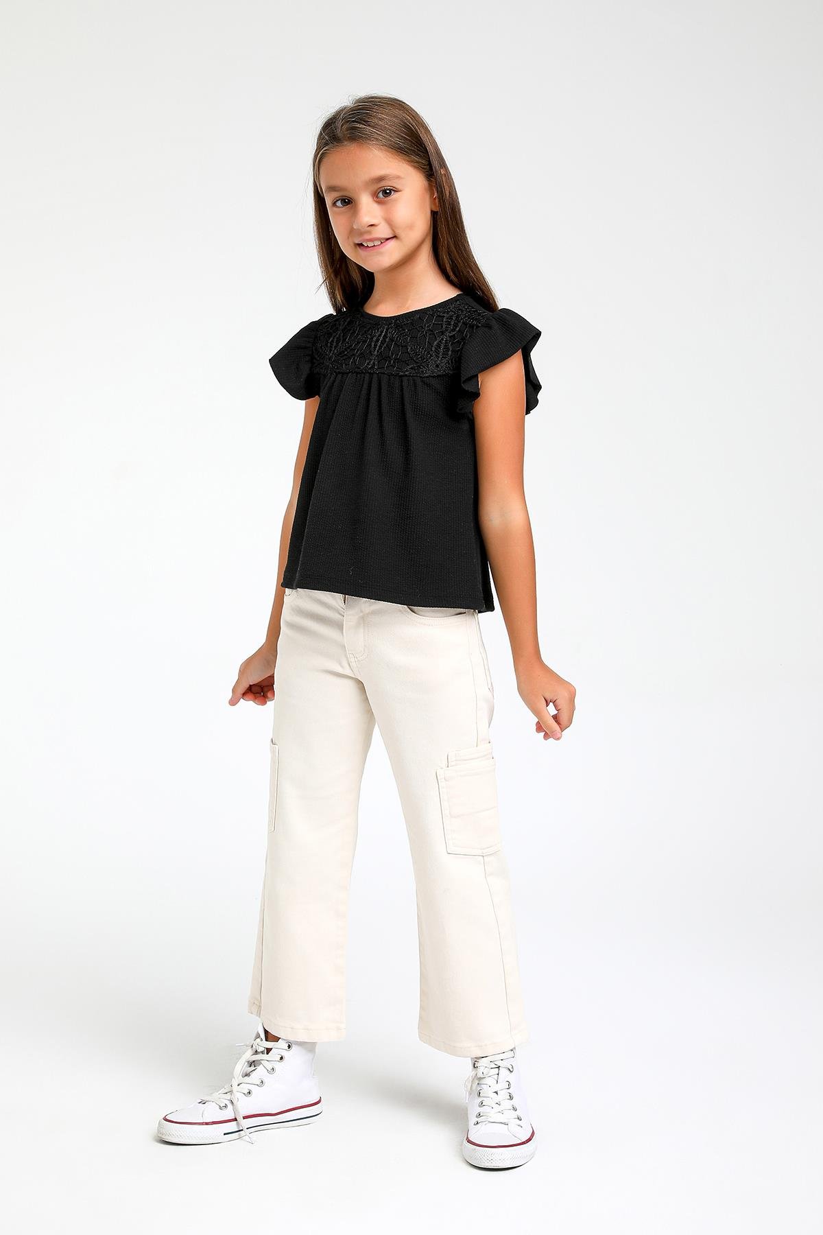 ÖNÜ ÇİCEK İŞLEMELİ BLUZ