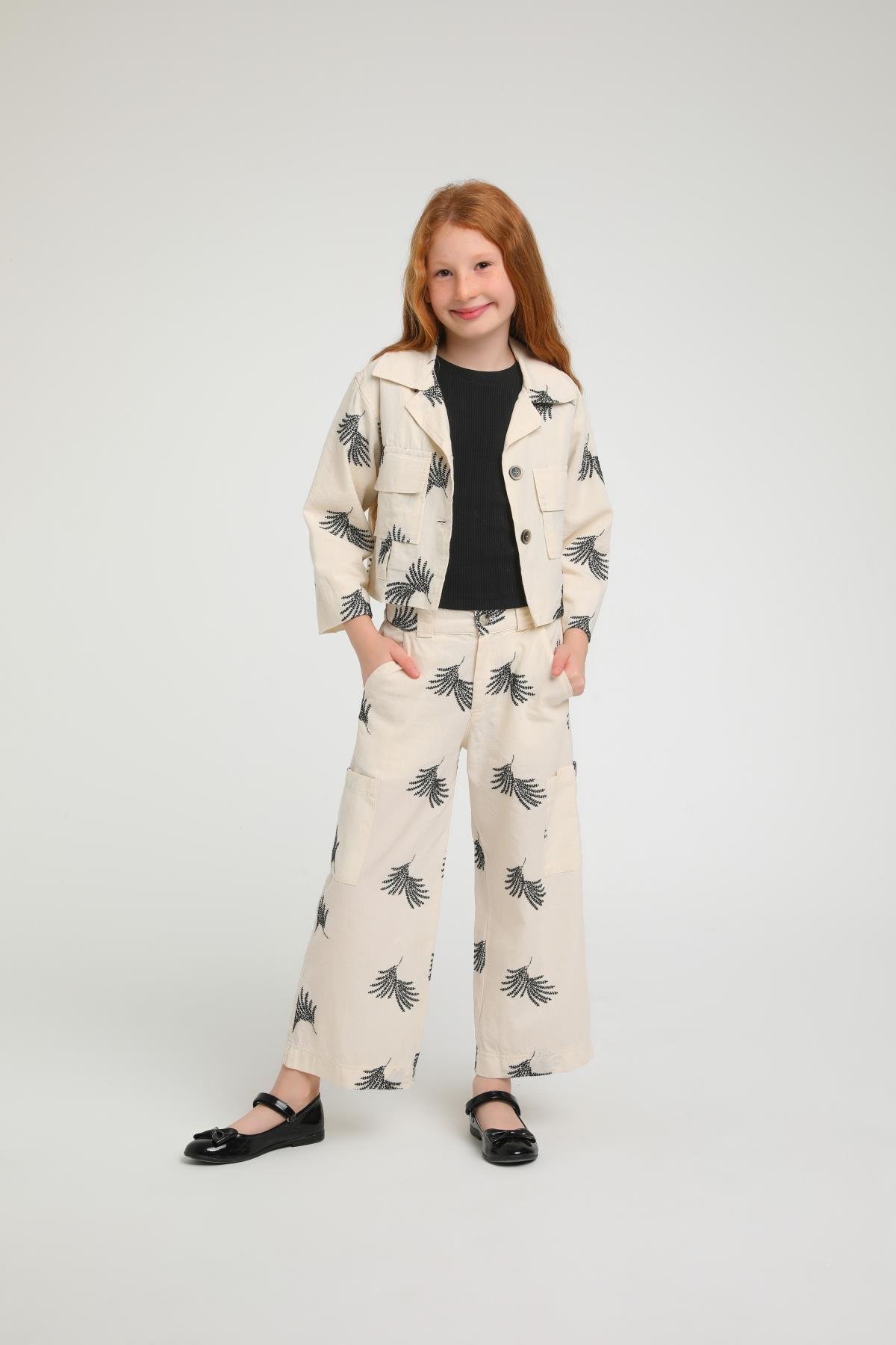 YAPRAK İŞLEMELİ KIZ CEKET