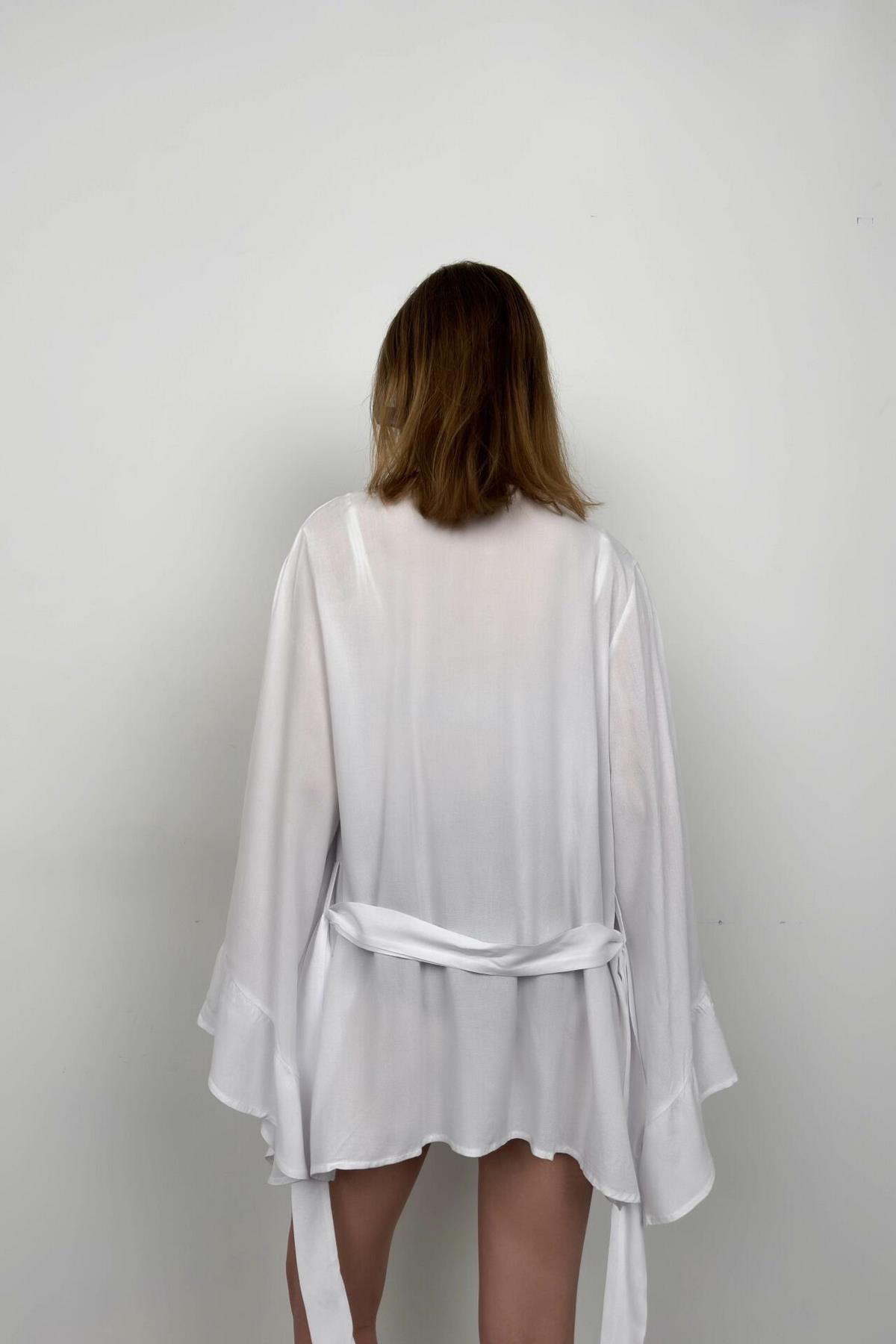 Beyaz Volan Kol Bağcıklı Kimono