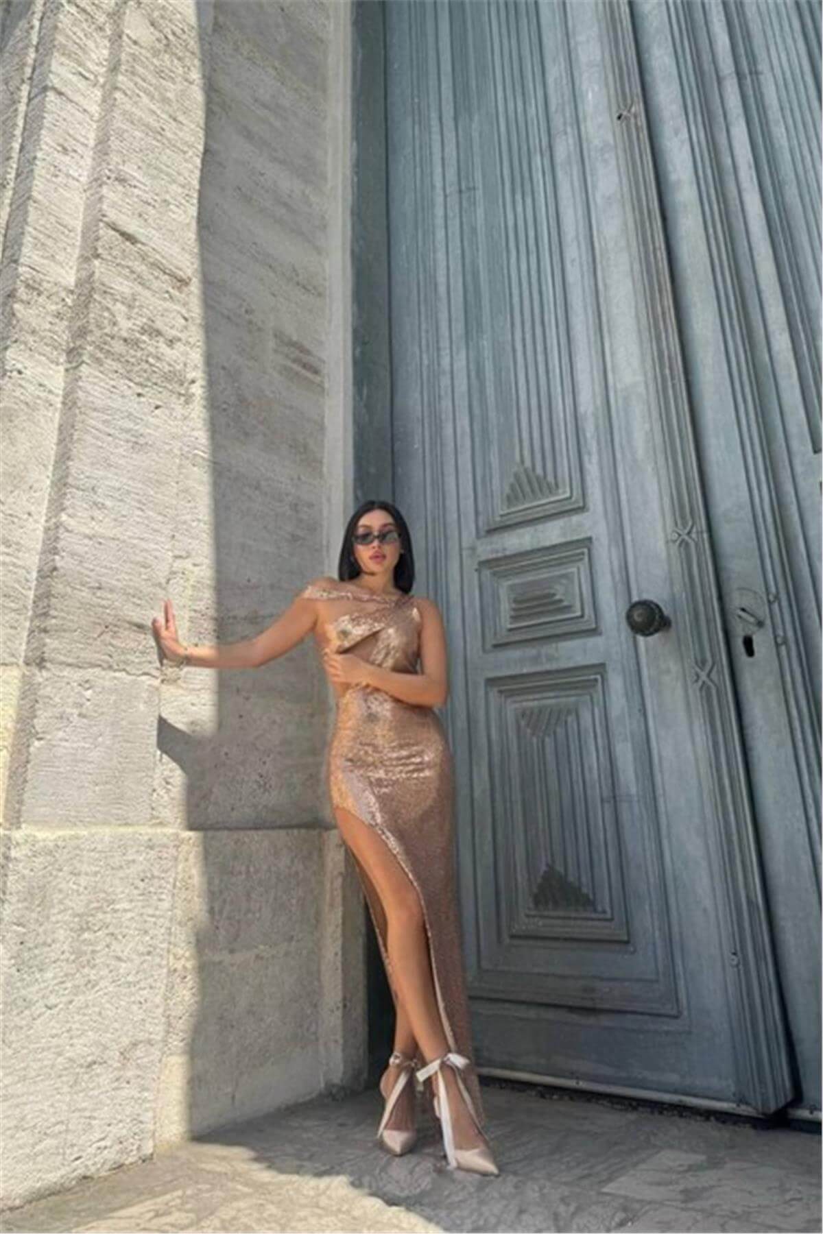 Göğüs Dekolteli Yırtmaçlı Sarı Pul Payet Elbise