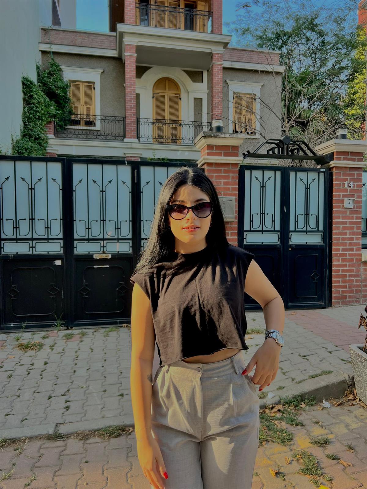 Kolları Lazer Kesim Tshirt -  Siyah