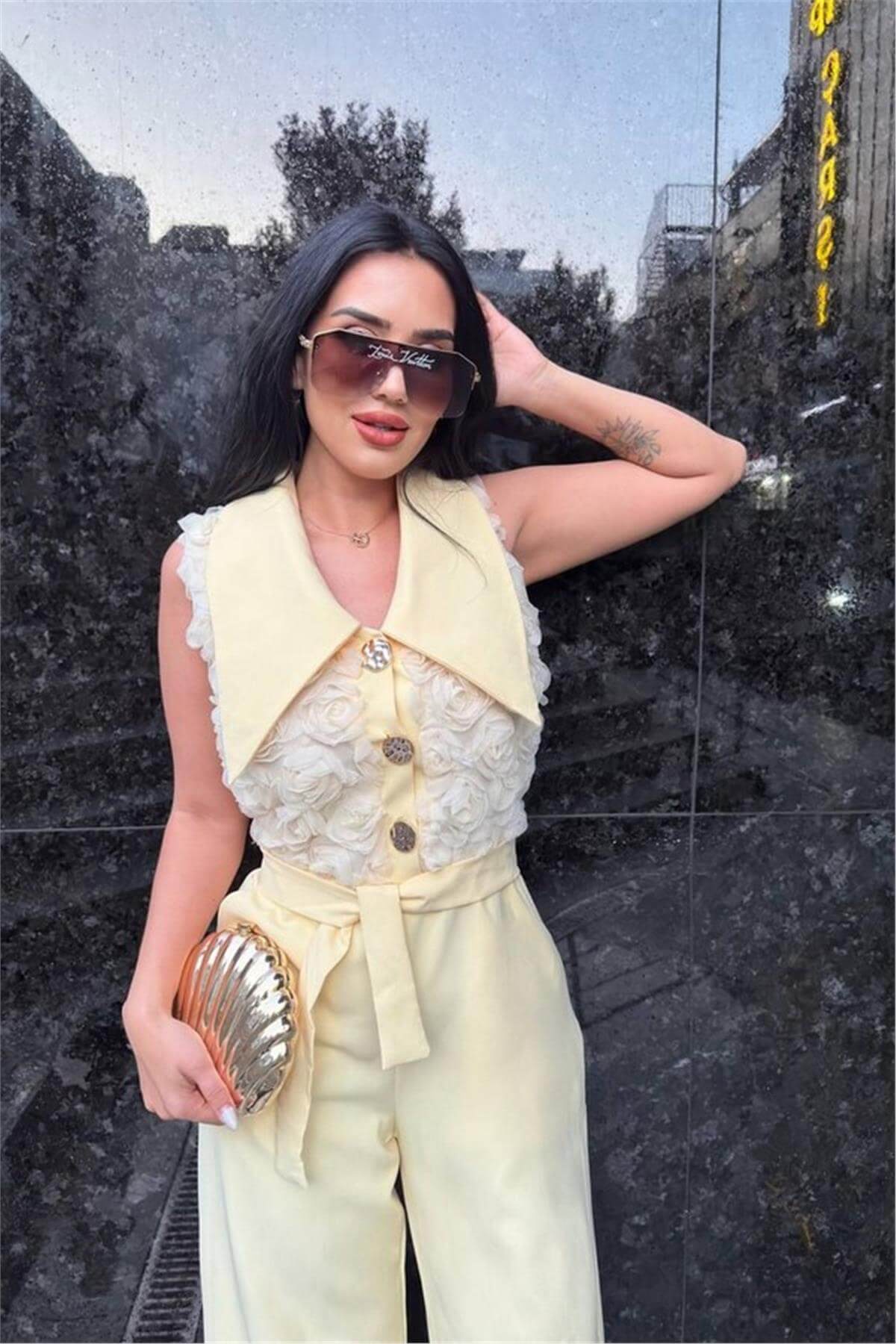 Kuşaklı Gül Detaylı Gömlek Yaka Sarı Tulum